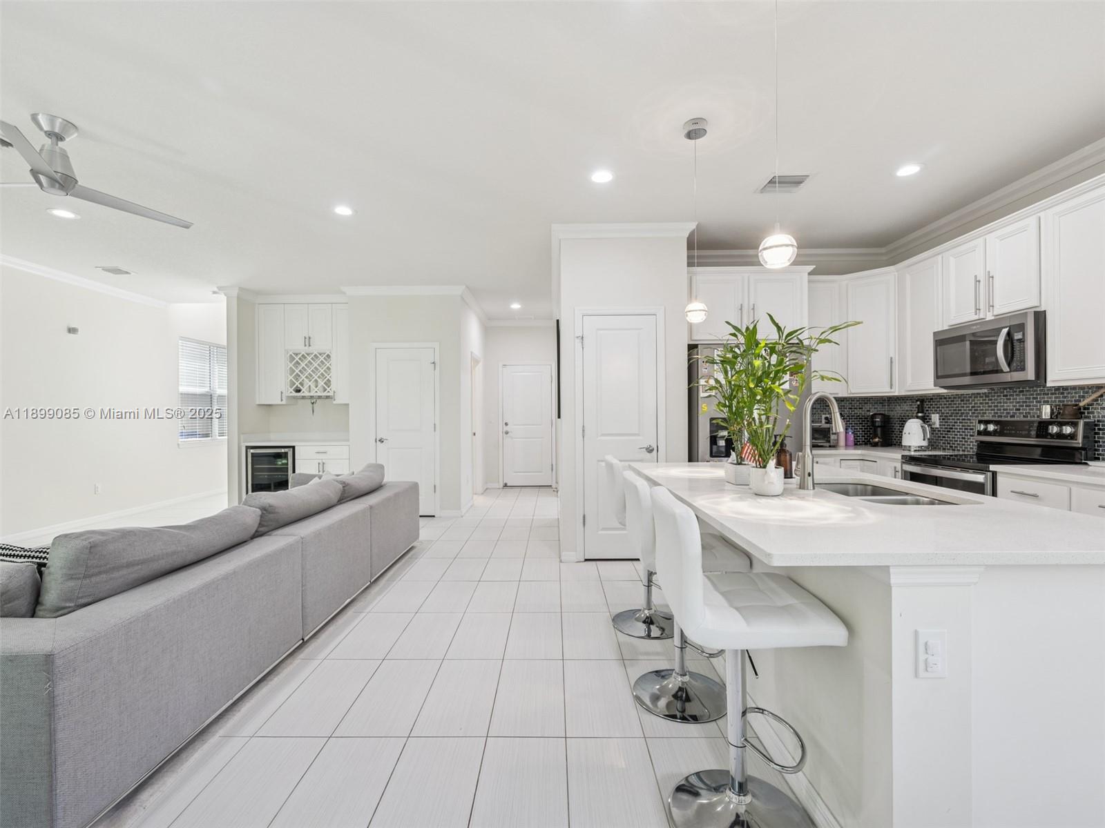 HILLCREST COUNTRY CLUB NO - Residential Lease