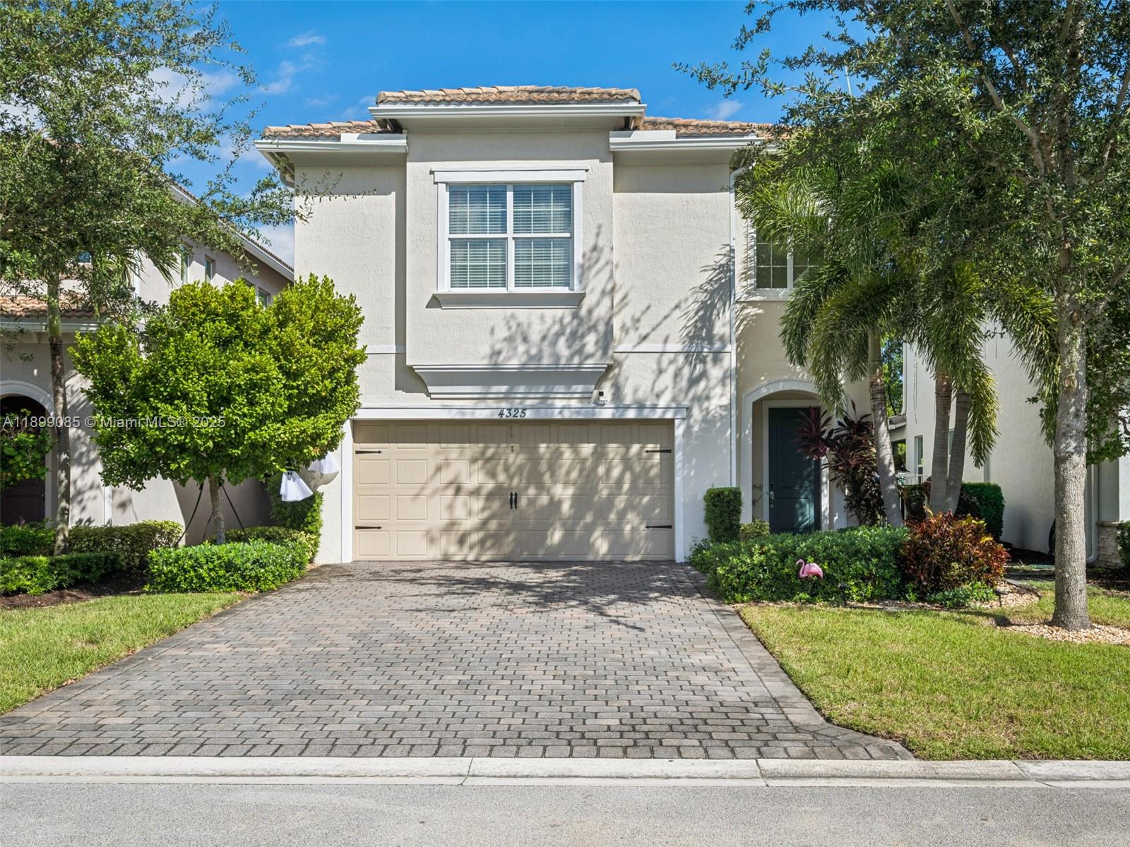HILLCREST COUNTRY CLUB NO - Residential Lease