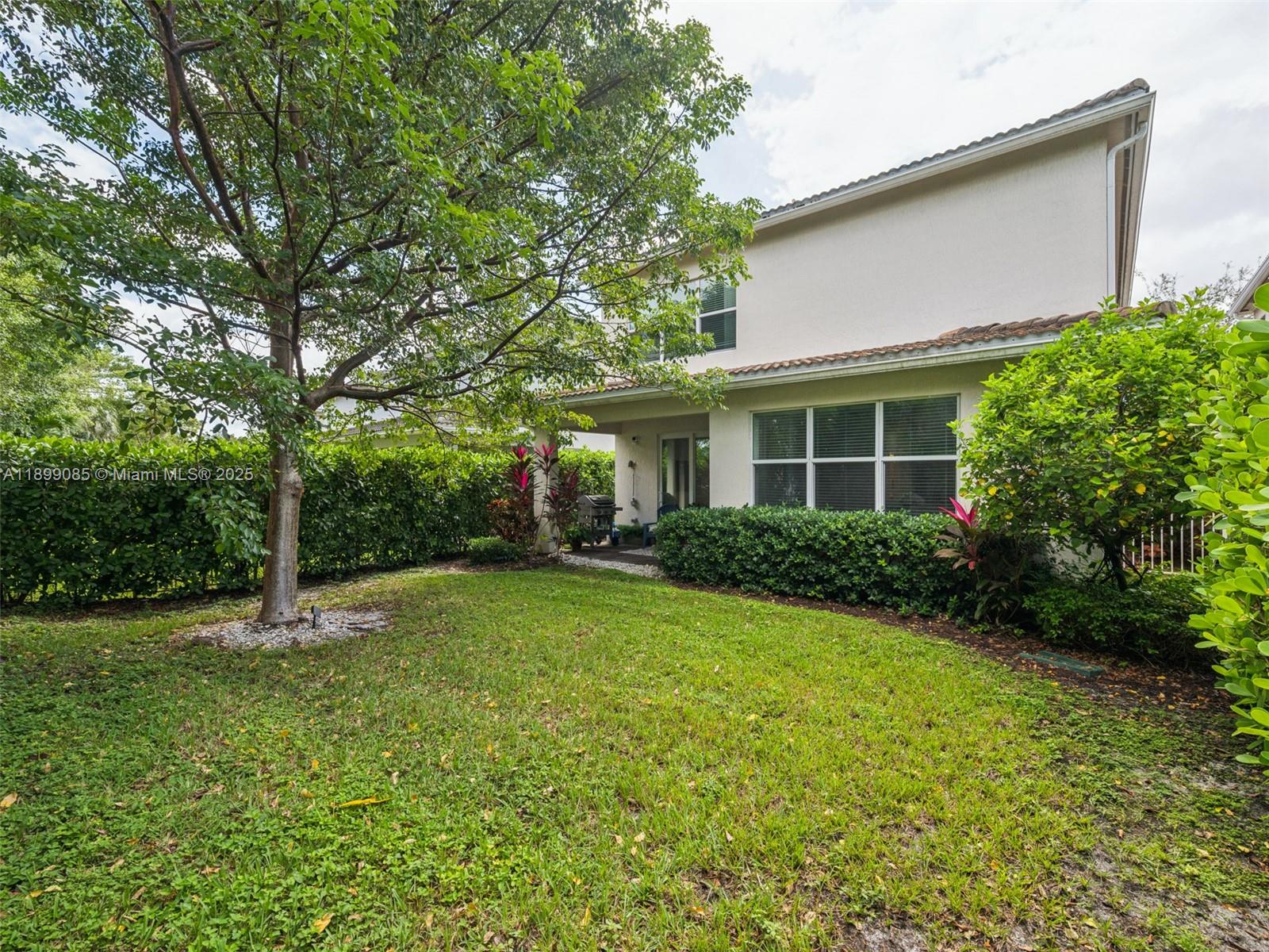HILLCREST COUNTRY CLUB NO - Residential Lease