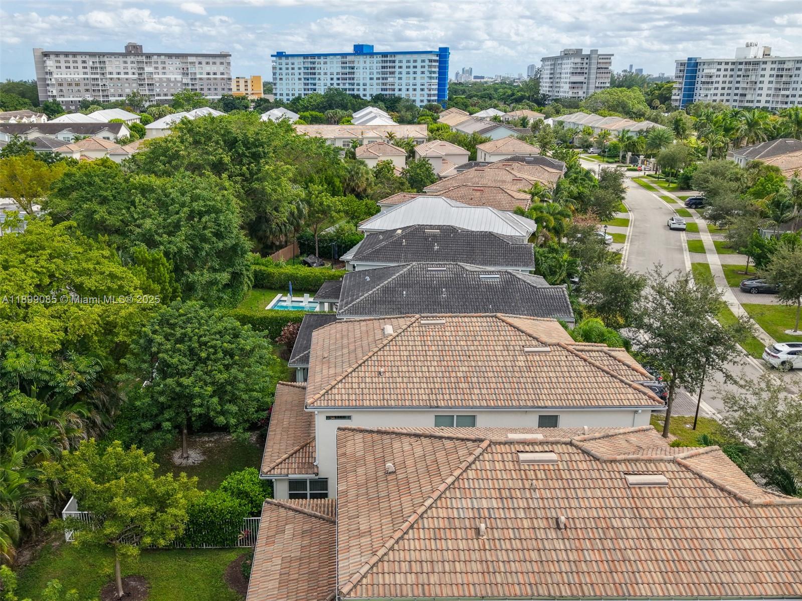 HILLCREST COUNTRY CLUB NO - Residential Lease
