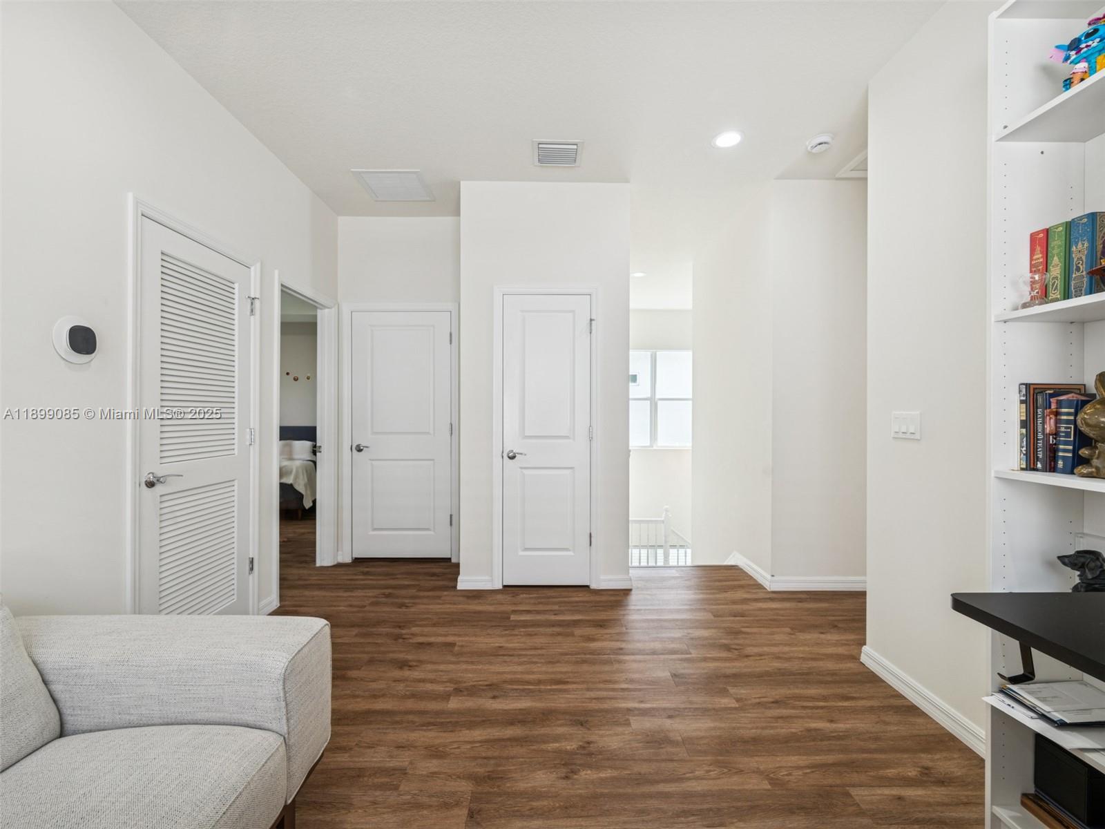 HILLCREST COUNTRY CLUB NO - Residential Lease