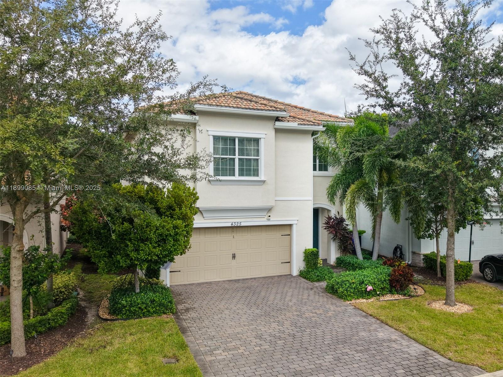 HILLCREST COUNTRY CLUB NO - Residential Lease