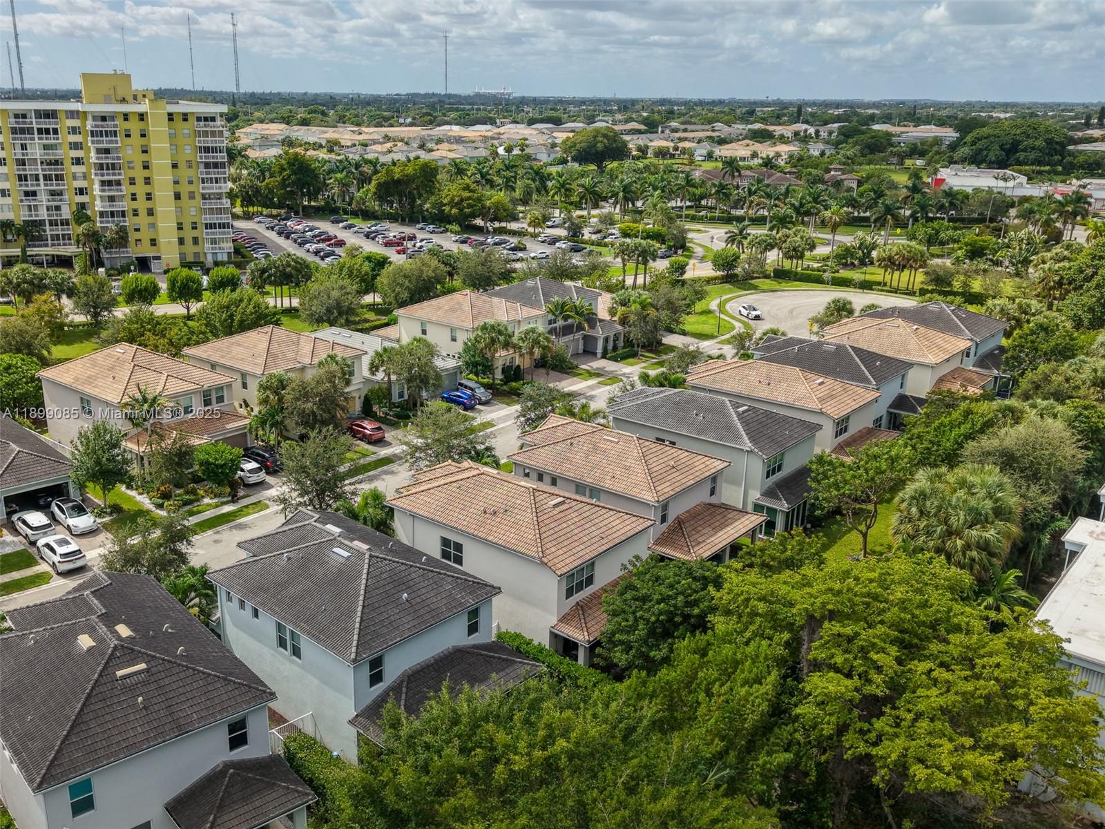 HILLCREST COUNTRY CLUB NO - Residential Lease