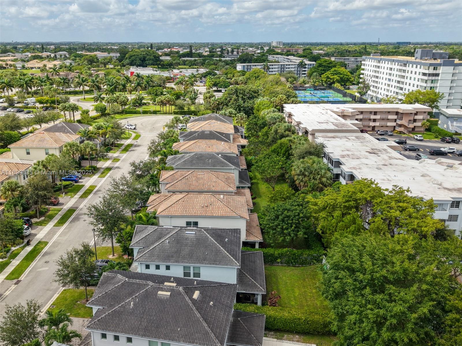 HILLCREST COUNTRY CLUB NO - Residential Lease