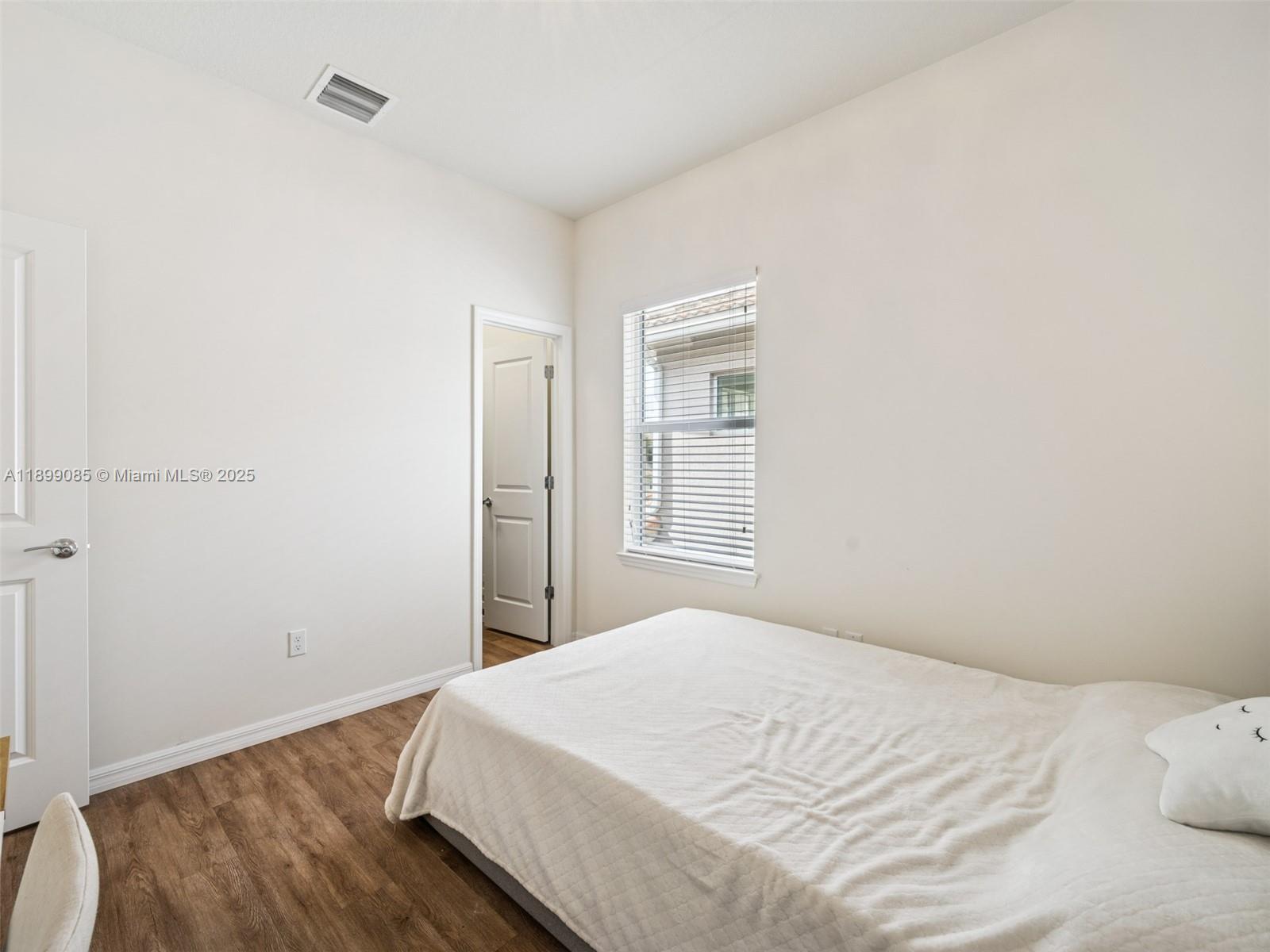 HILLCREST COUNTRY CLUB NO - Residential Lease