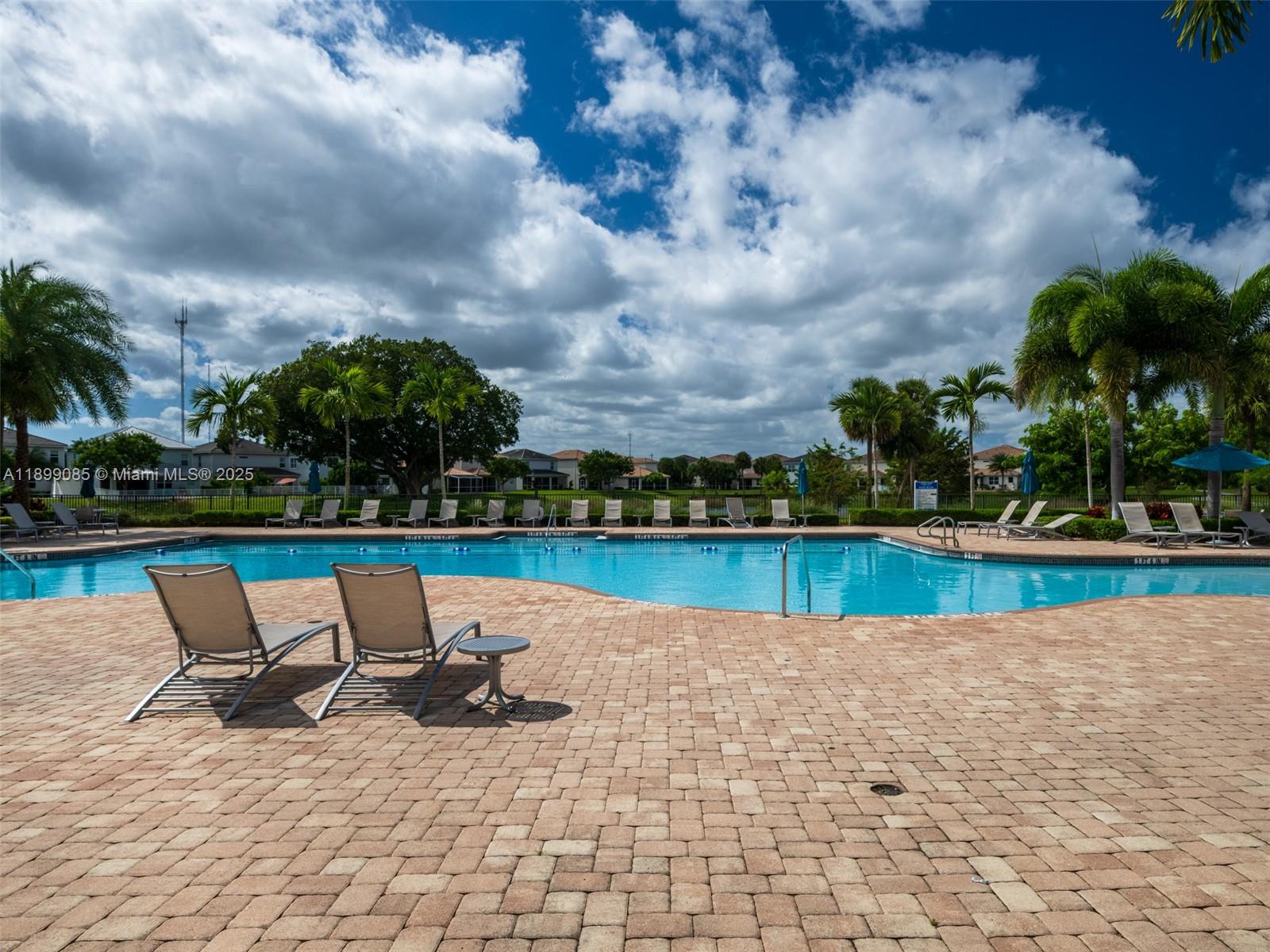 HILLCREST COUNTRY CLUB NO - Residential Lease