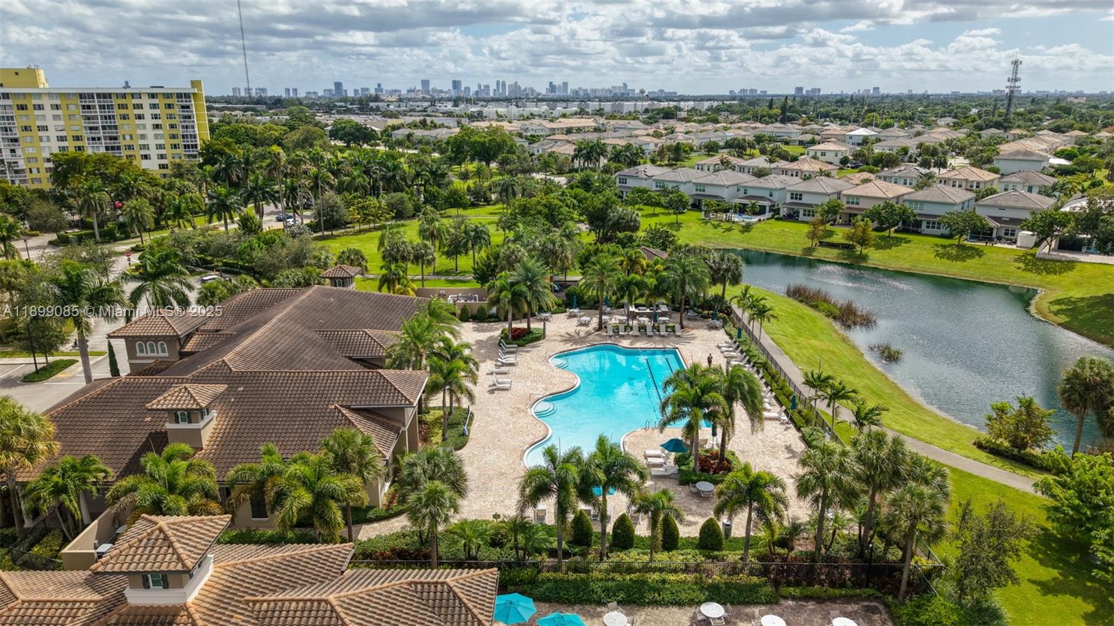 HILLCREST COUNTRY CLUB NO - Residential Lease