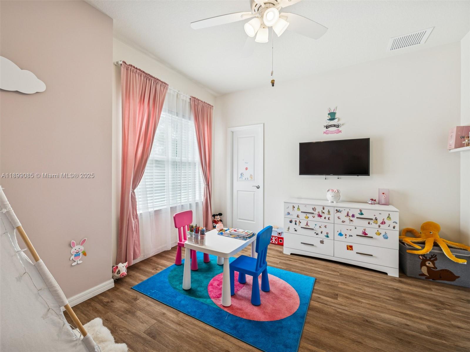 HILLCREST COUNTRY CLUB NO - Residential Lease