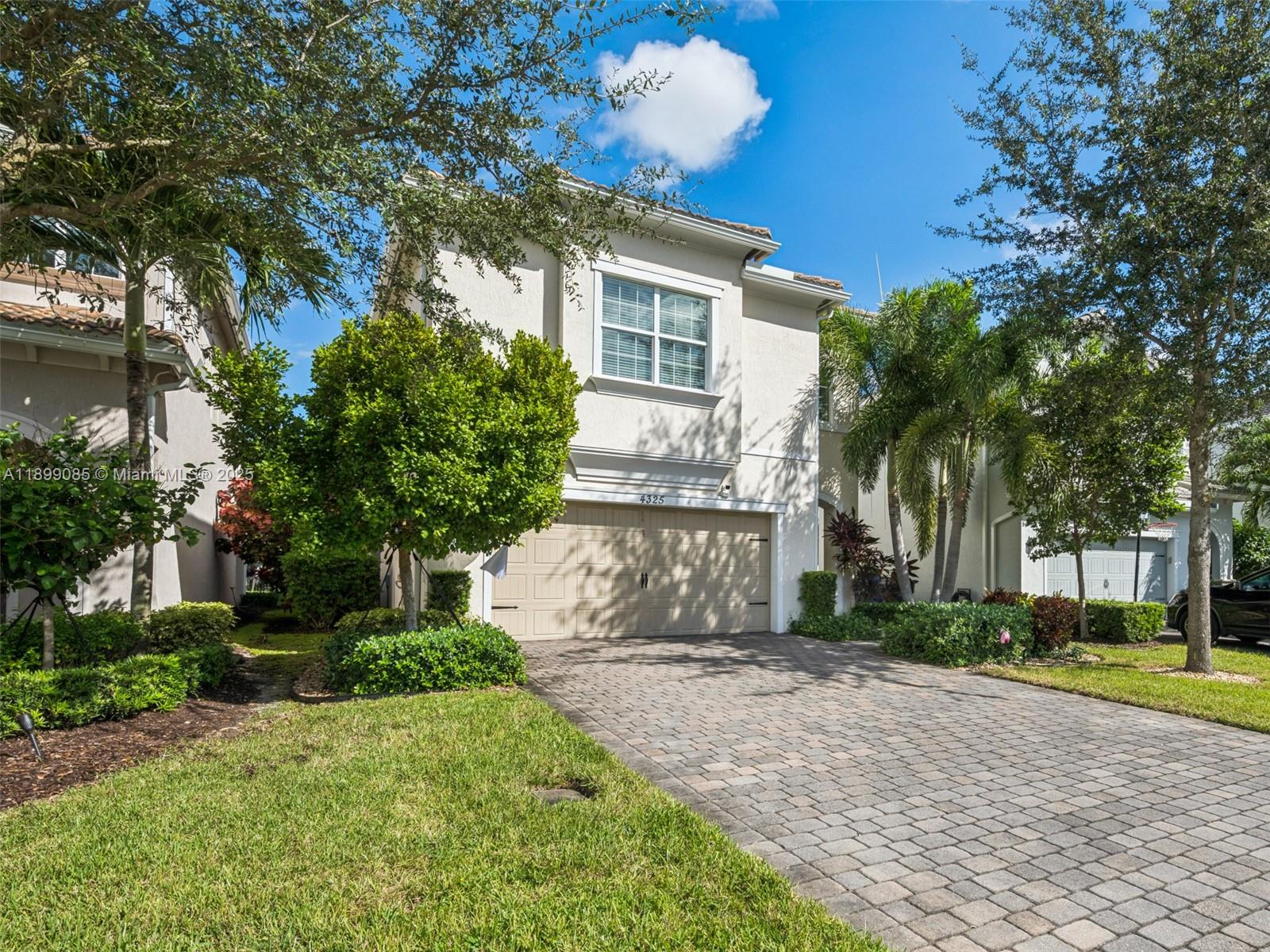 HILLCREST COUNTRY CLUB NO - Residential Lease