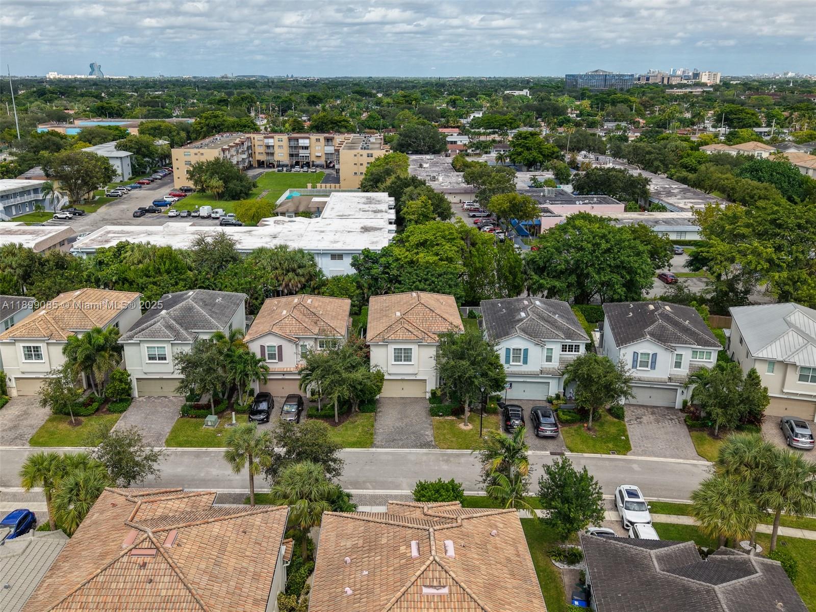 HILLCREST COUNTRY CLUB NO - Residential Lease
