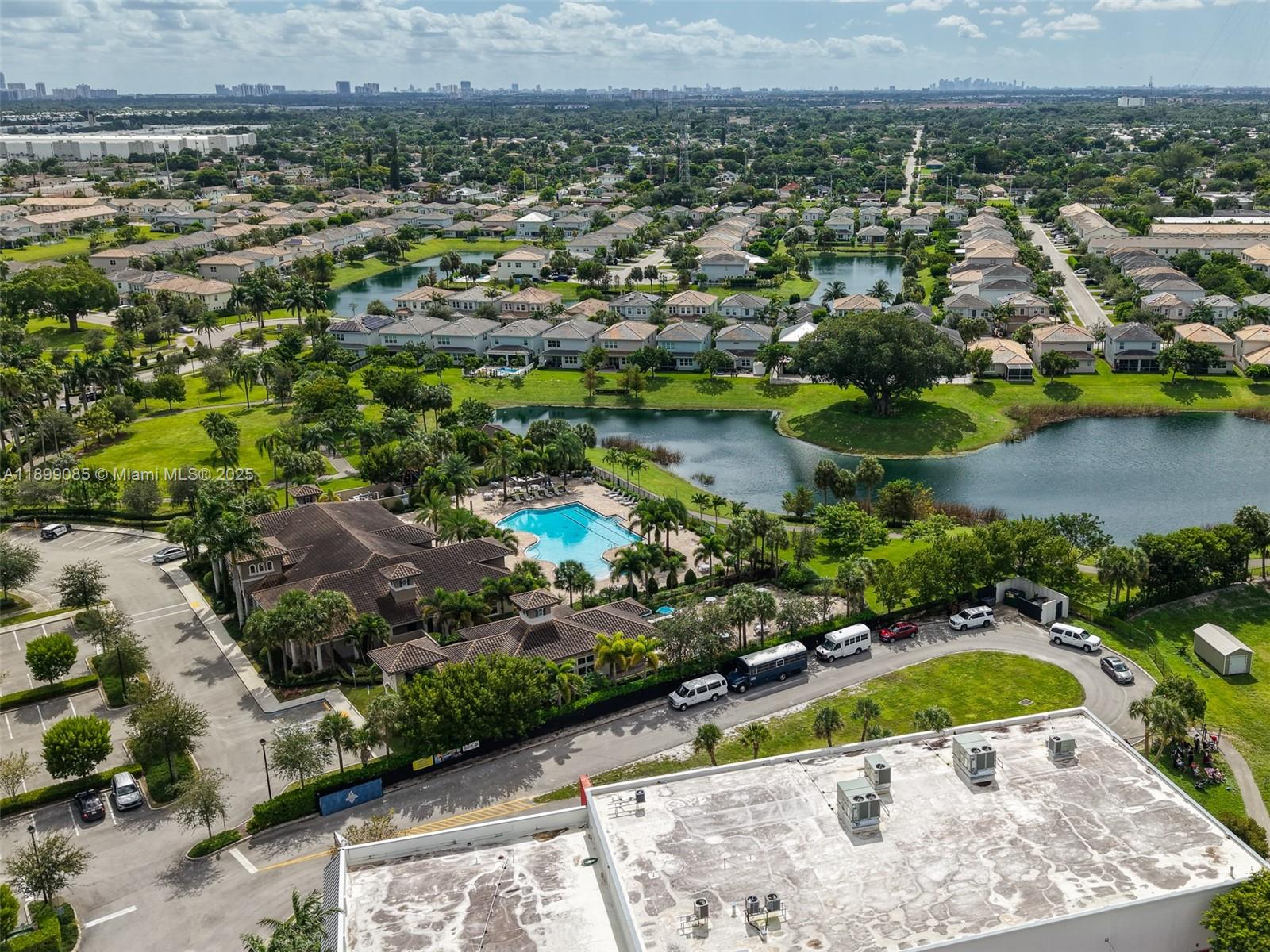 HILLCREST COUNTRY CLUB NO - Residential Lease