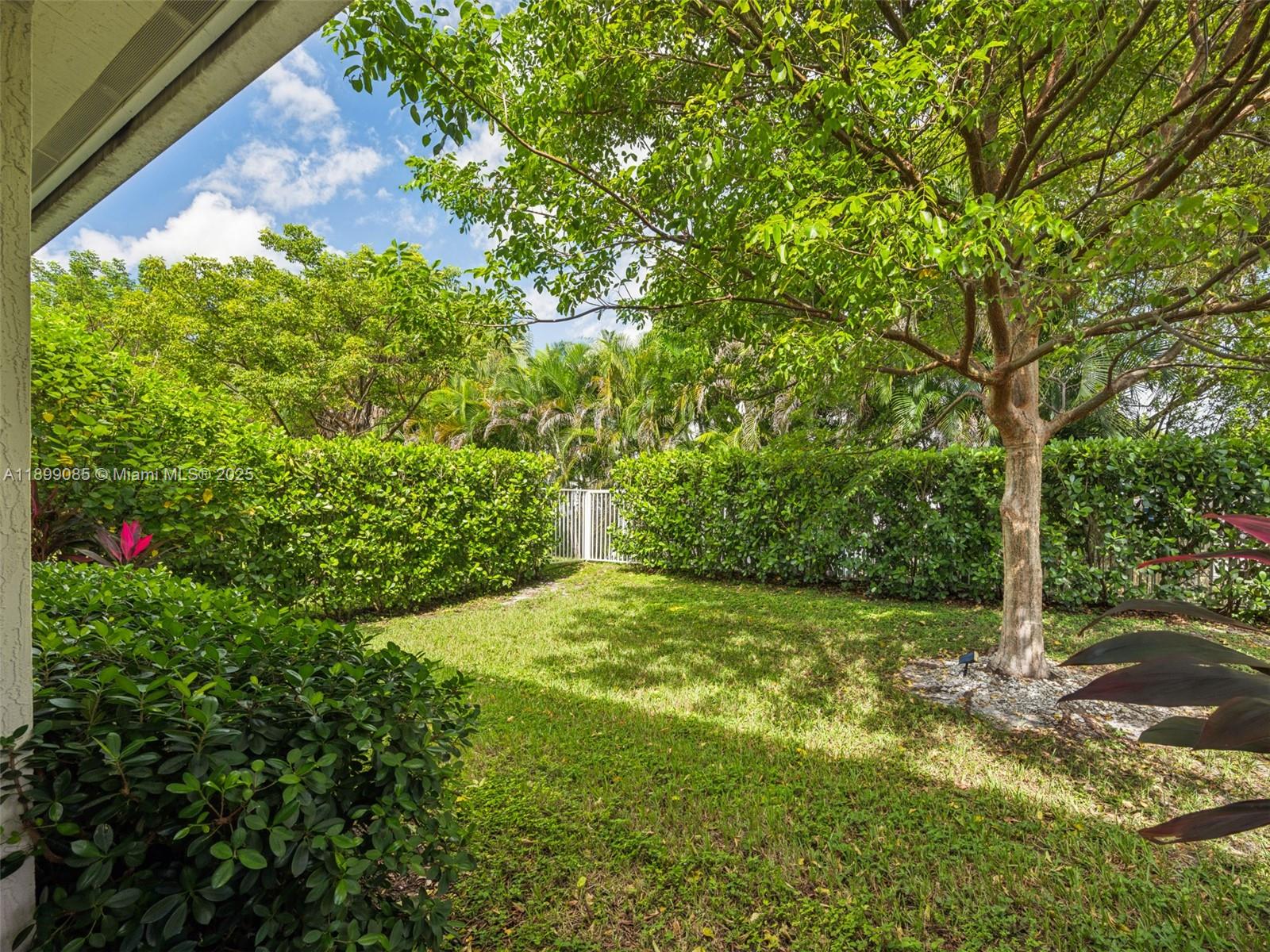 HILLCREST COUNTRY CLUB NO - Residential Lease