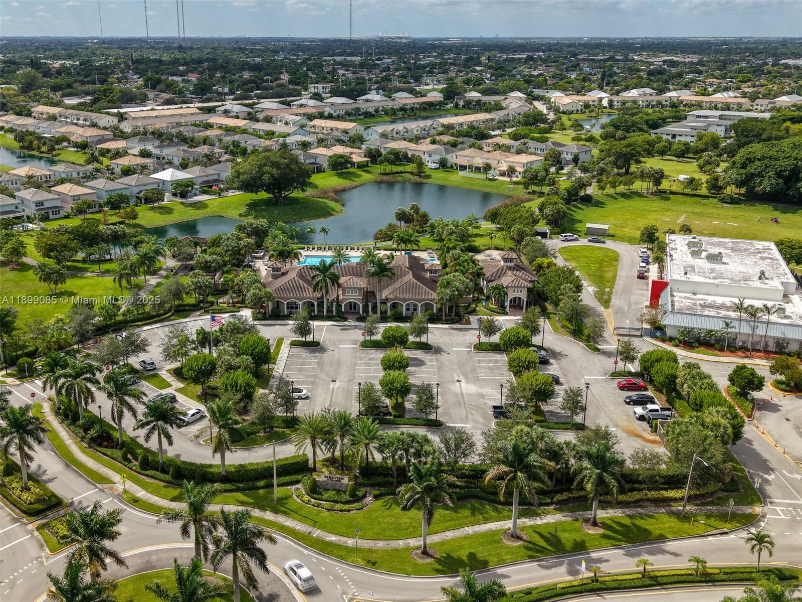 HILLCREST COUNTRY CLUB NO - Residential Lease