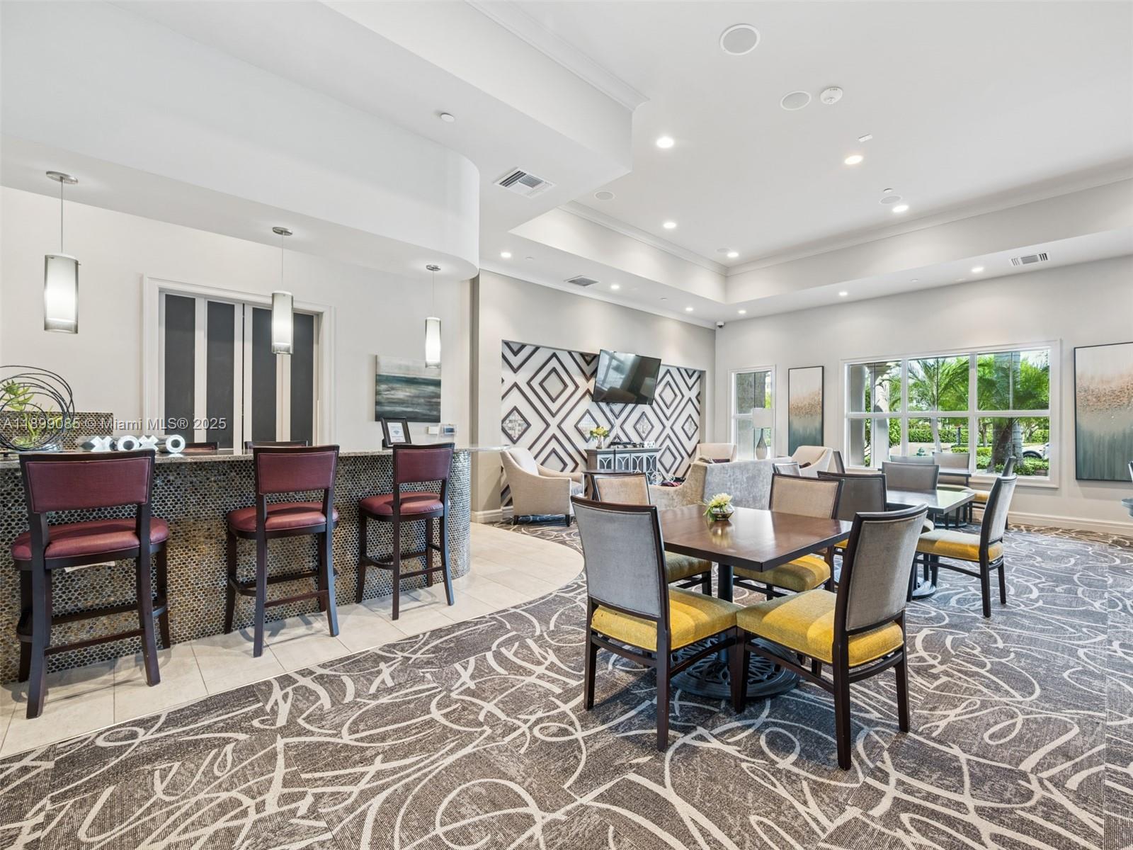 HILLCREST COUNTRY CLUB NO - Residential Lease