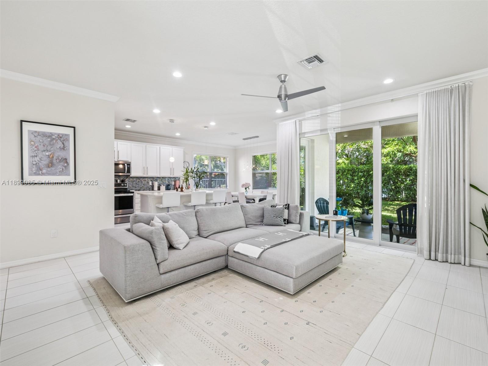 HILLCREST COUNTRY CLUB NO - Residential Lease