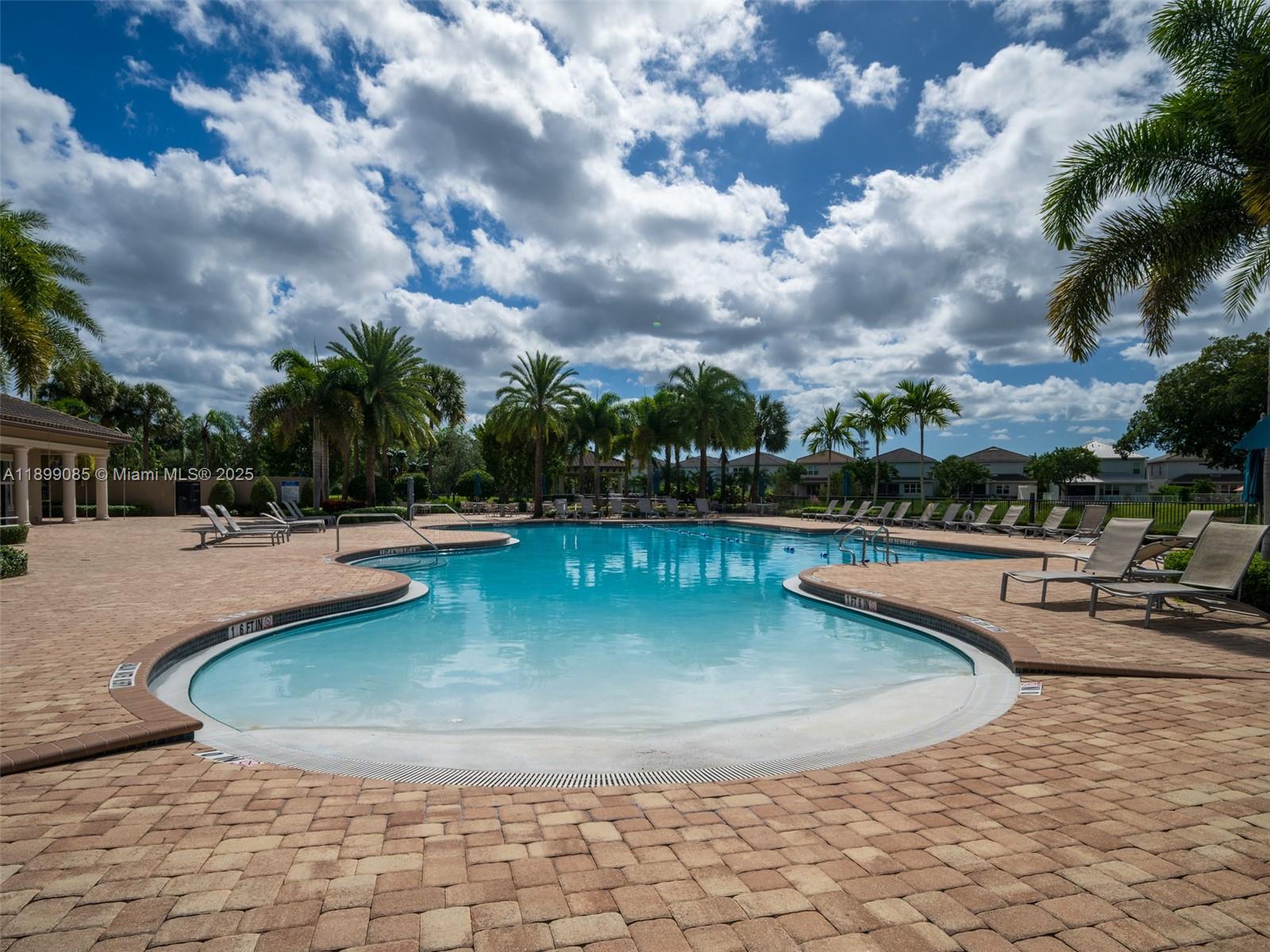 HILLCREST COUNTRY CLUB NO - Residential Lease