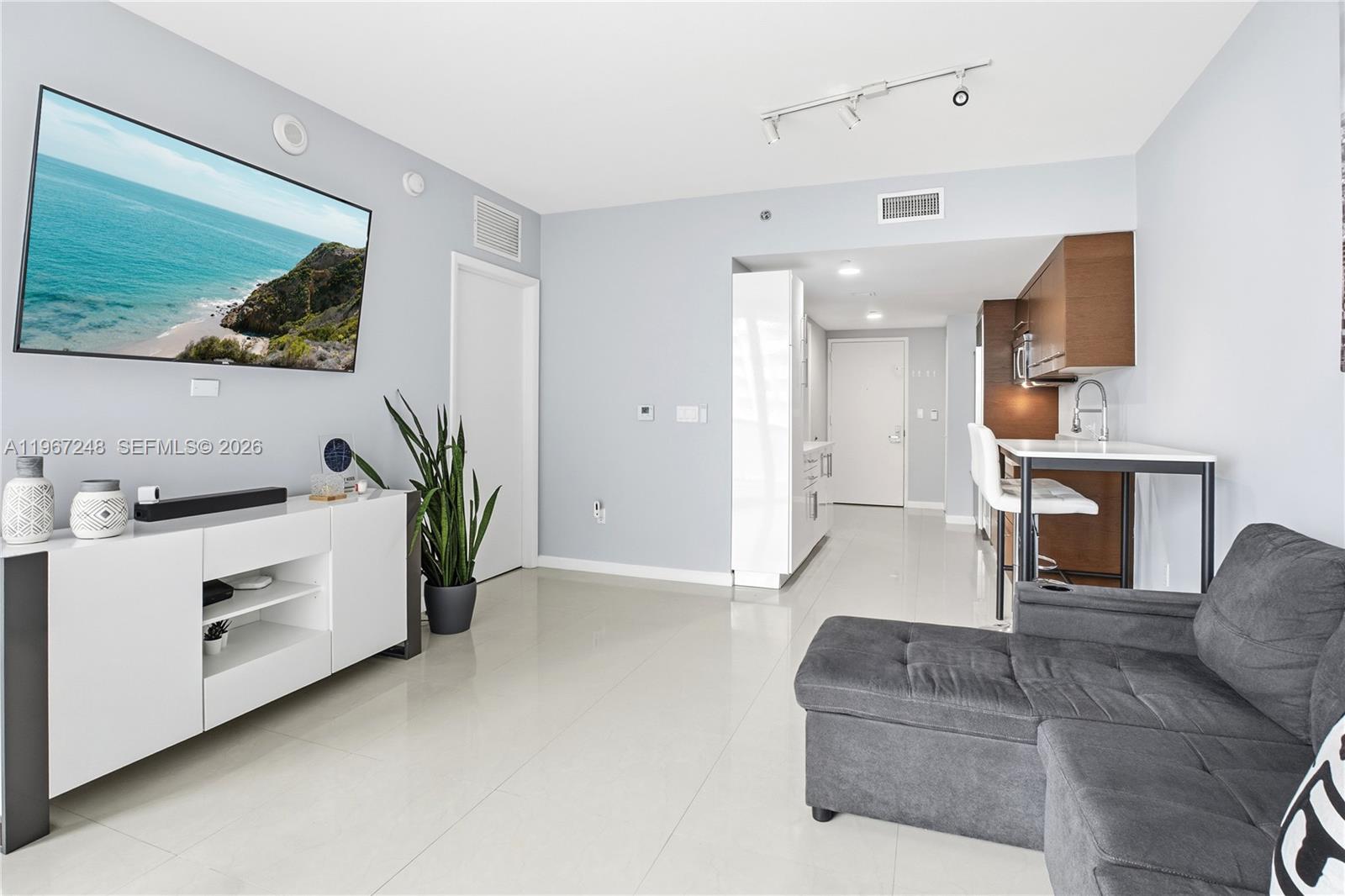 ICON BRICKELL NO TWO COND - Residential