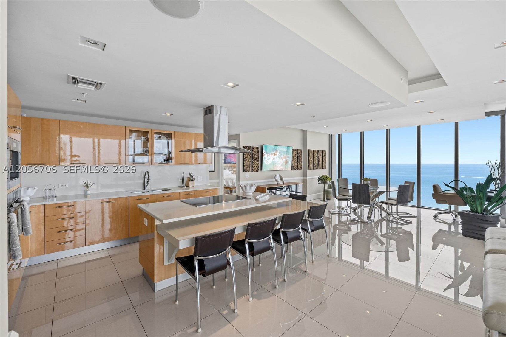 6899 Collins Ave 2708