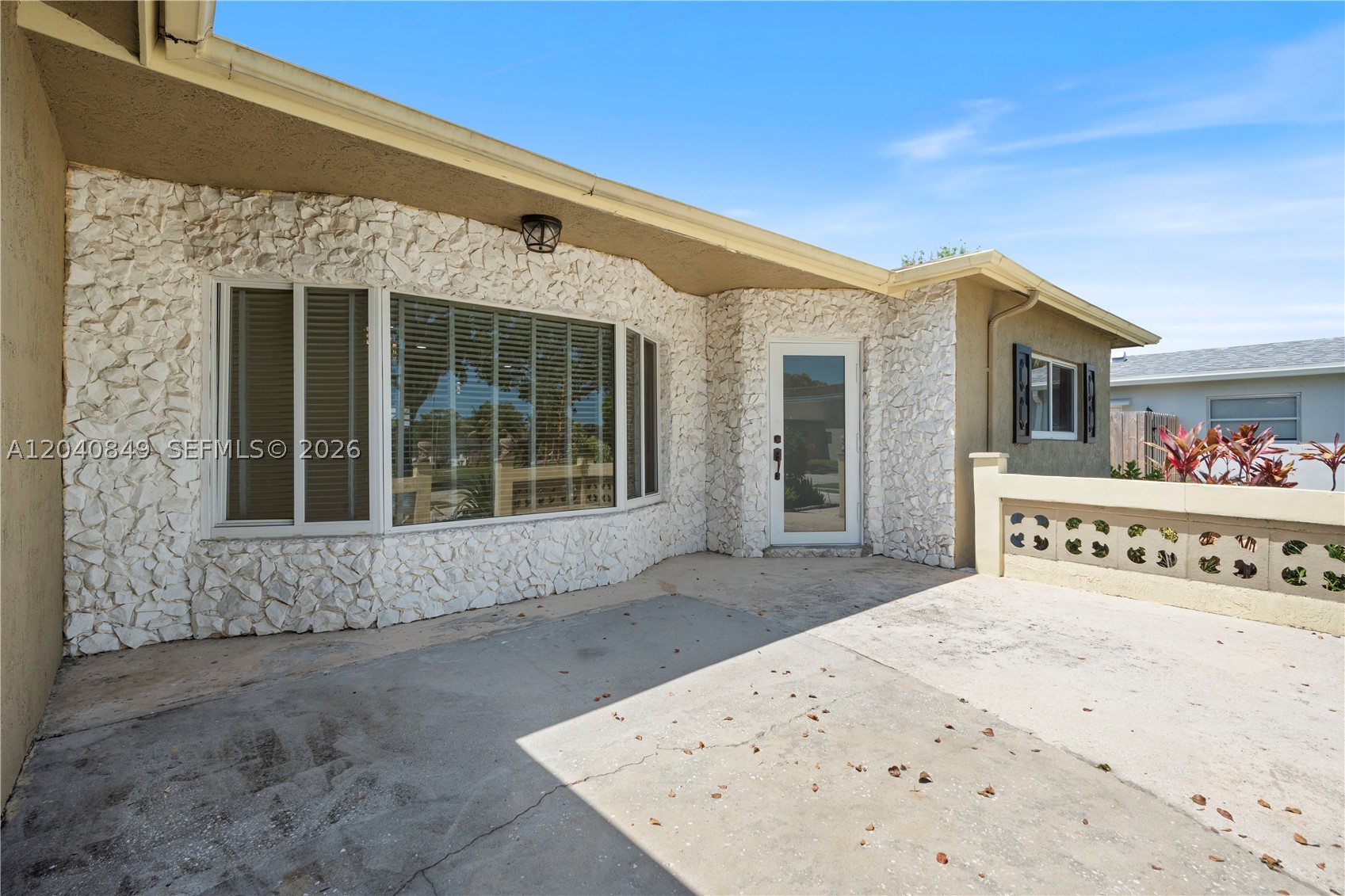 5160 SW 8th St