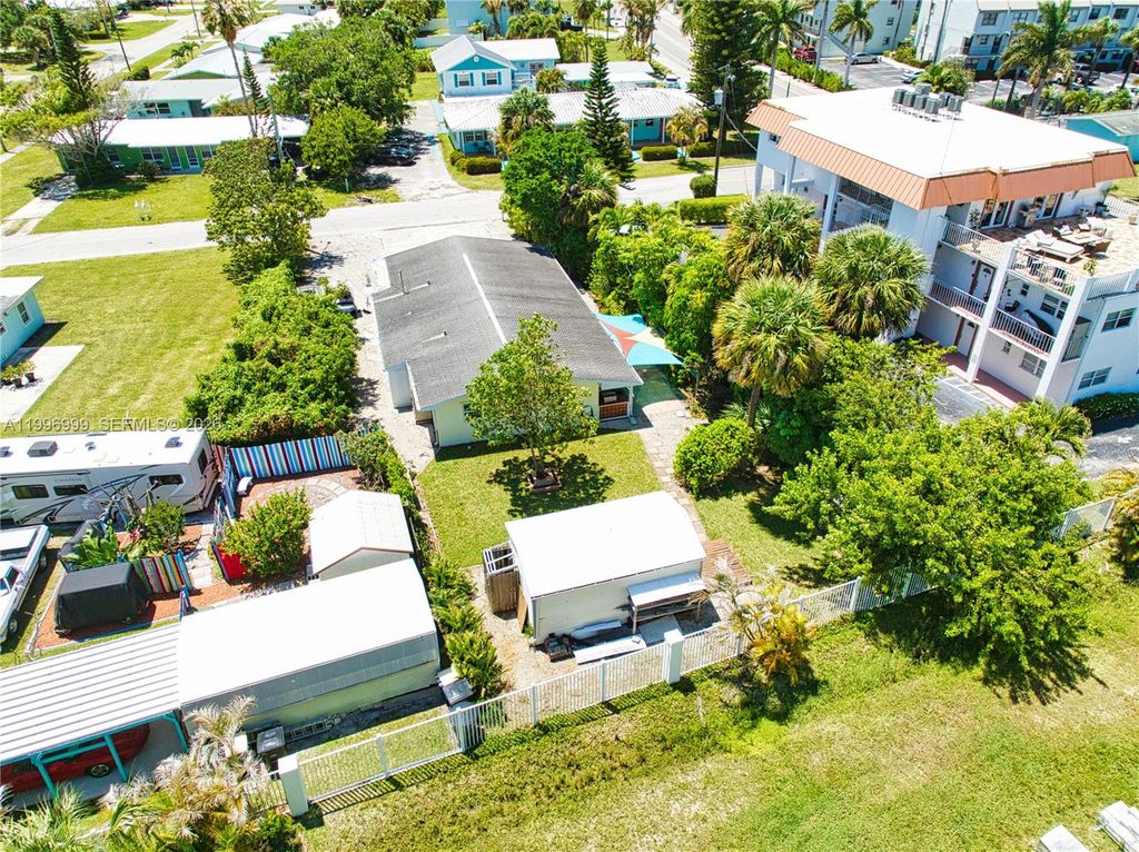 Photo of 120 Coquina St, Fort Pierce, FL 34949 (MLS # A11996999)