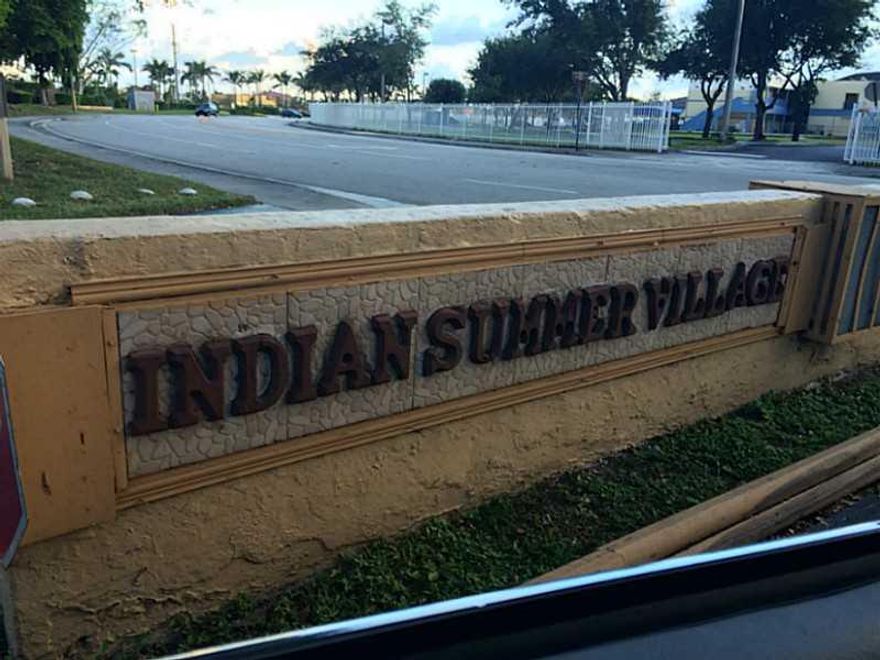 large town house, Impeccably clean  with large bedrooms.  Overlooks lake but totally private.  Close to Highways and shopping and FIU  Great location with Pool and Tennis courts in front  New refrigerator to be installed