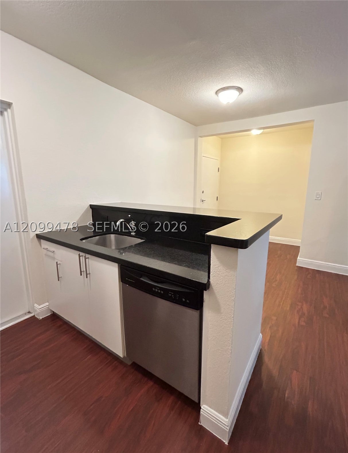 2931 Sheridan Ave 9