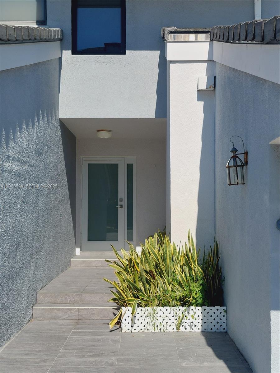 255 Poinciana Dr 605