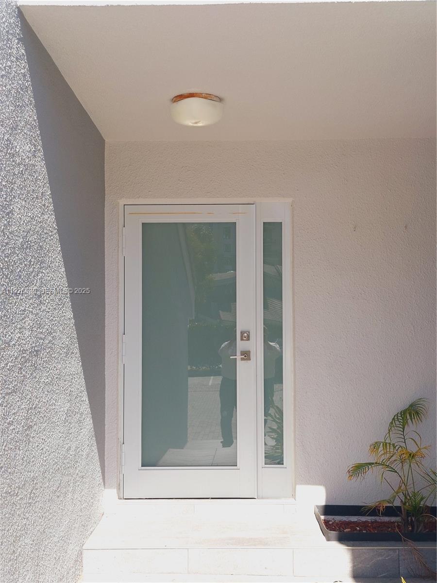 255 Poinciana Dr 605