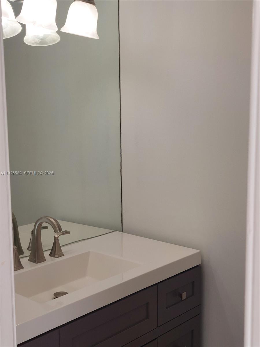 255 Poinciana Dr 605