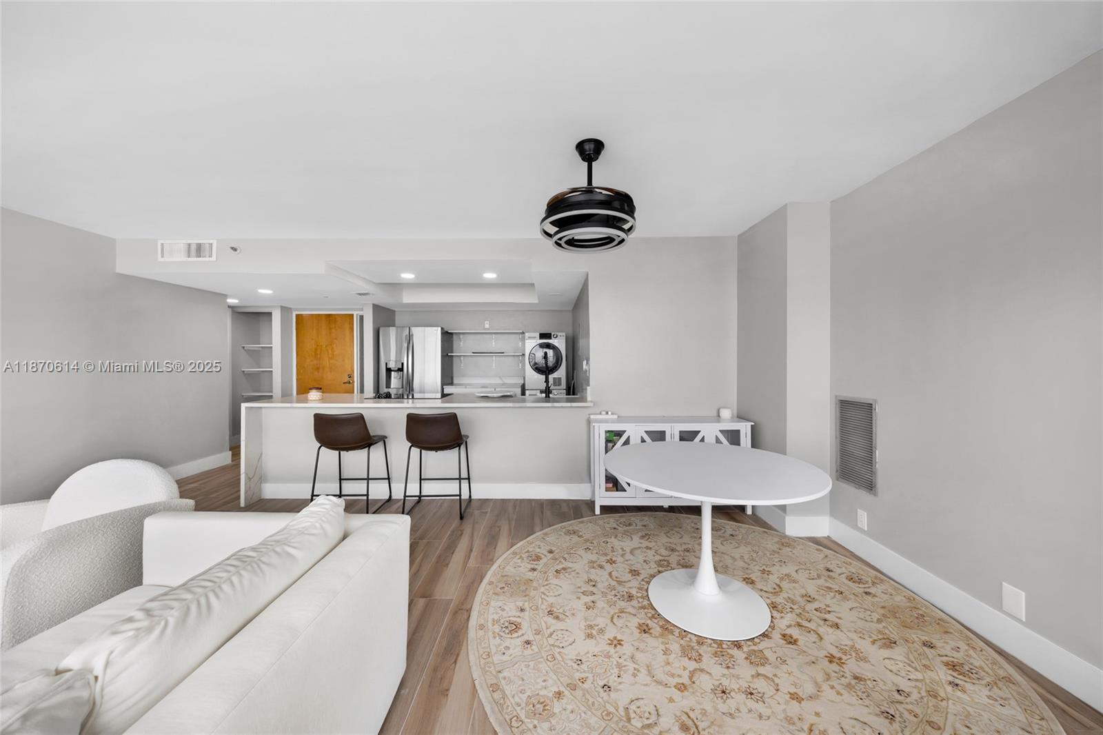 THE GRANDVIEW PALACE COND - Residential