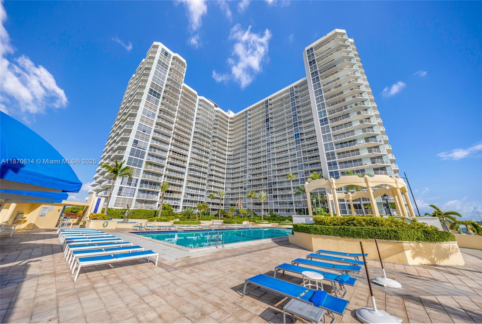 7601 E Treasure Dr 1722