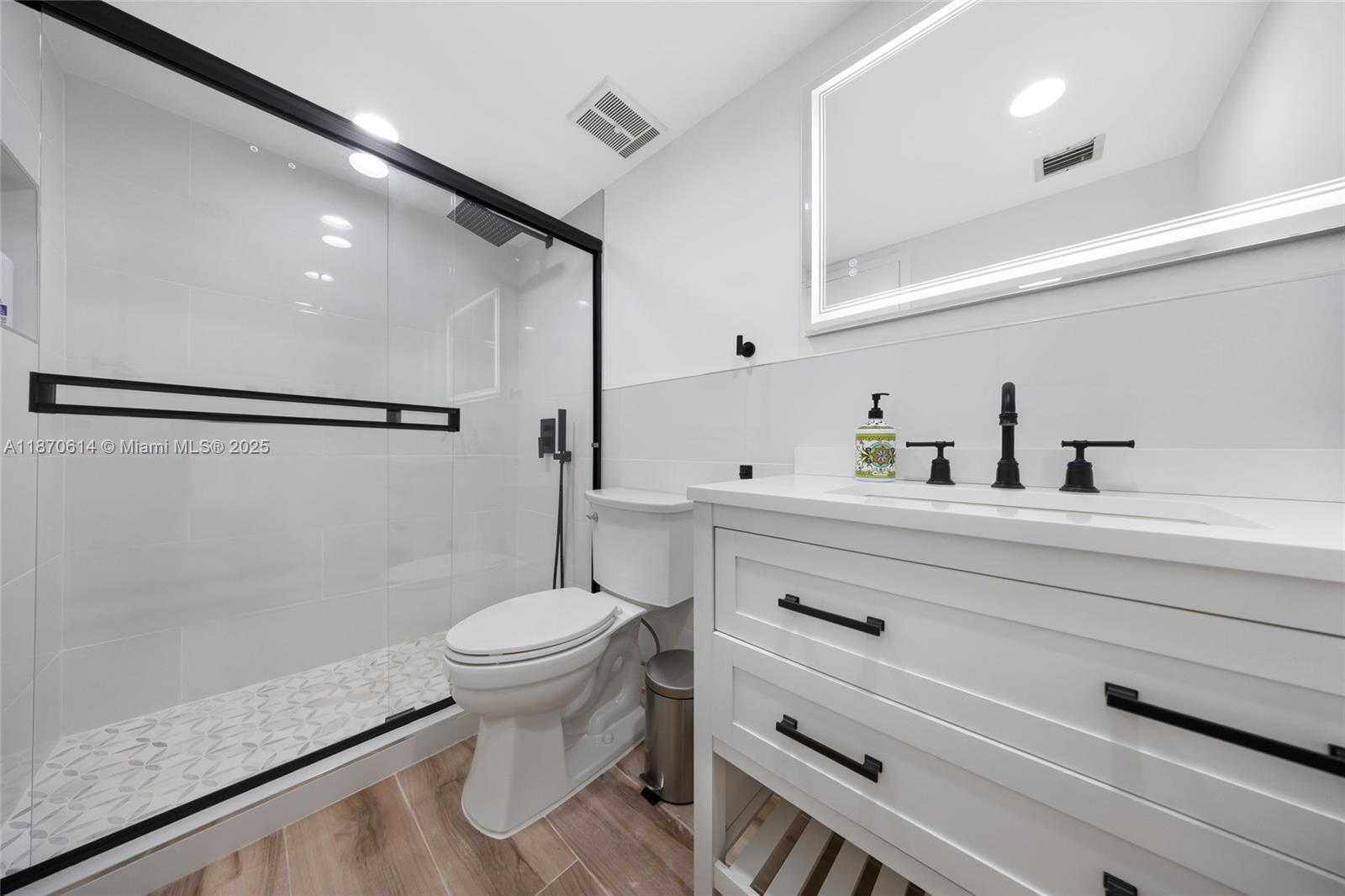 THE GRANDVIEW PALACE COND - Residential