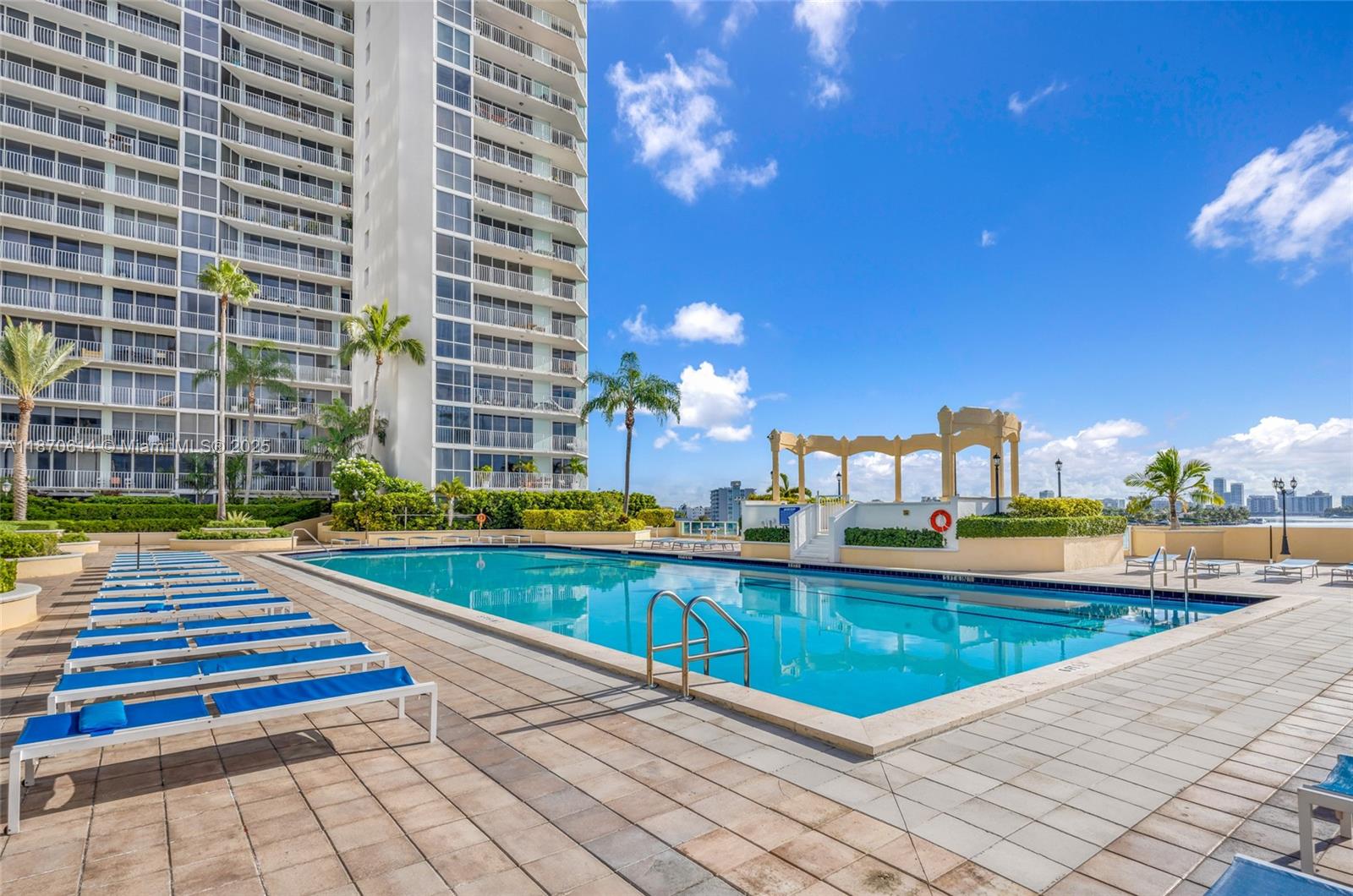 THE GRANDVIEW PALACE COND - Residential