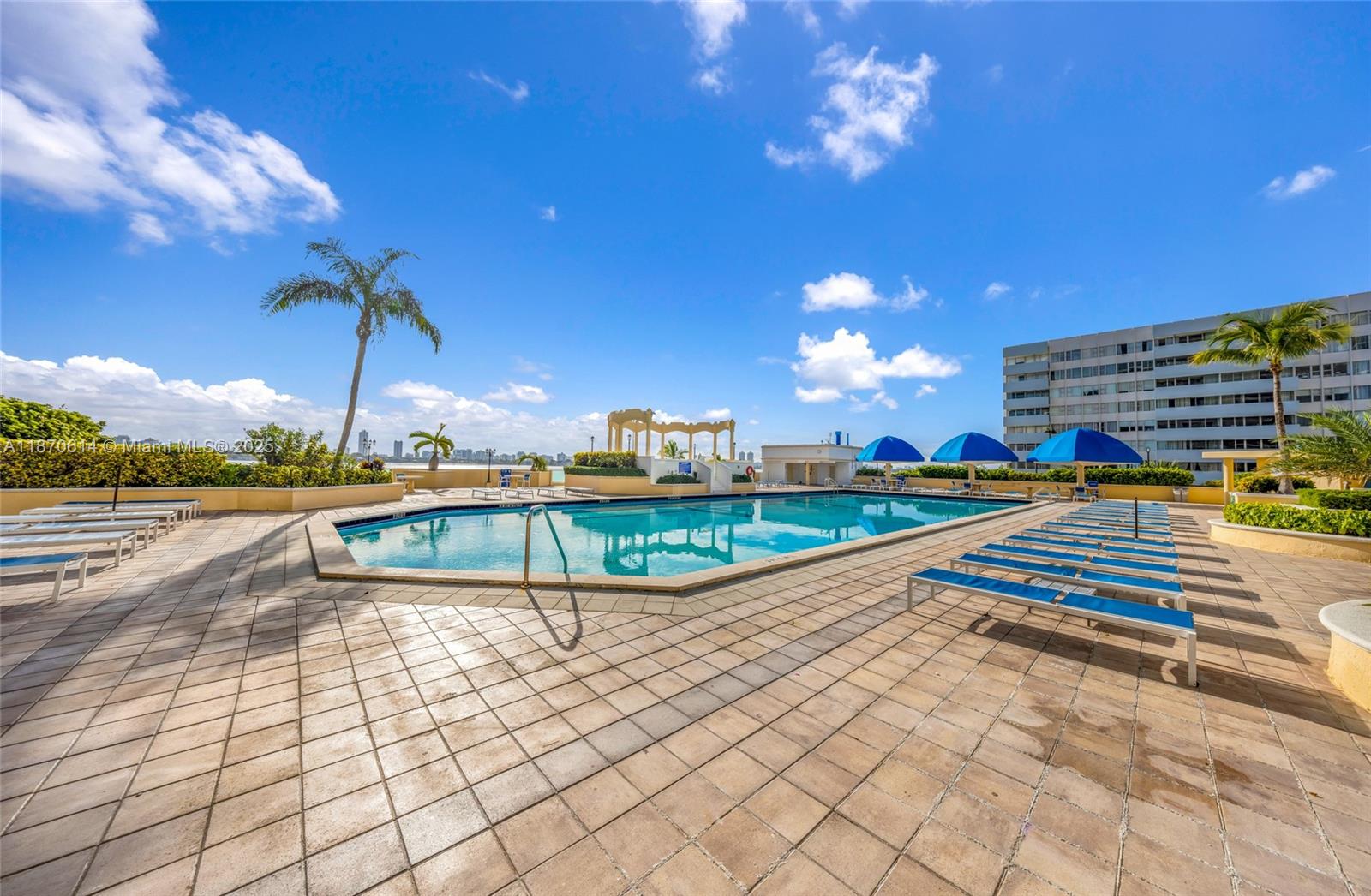 THE GRANDVIEW PALACE COND - Residential