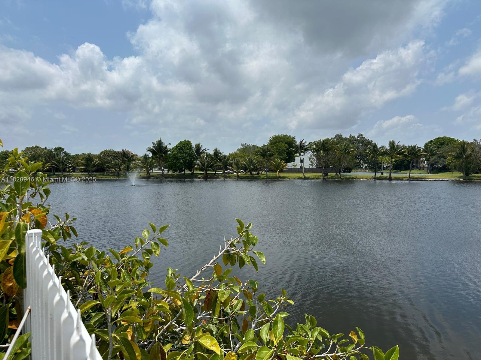SNAPPER CREEK TOWNHOUSES - Residential