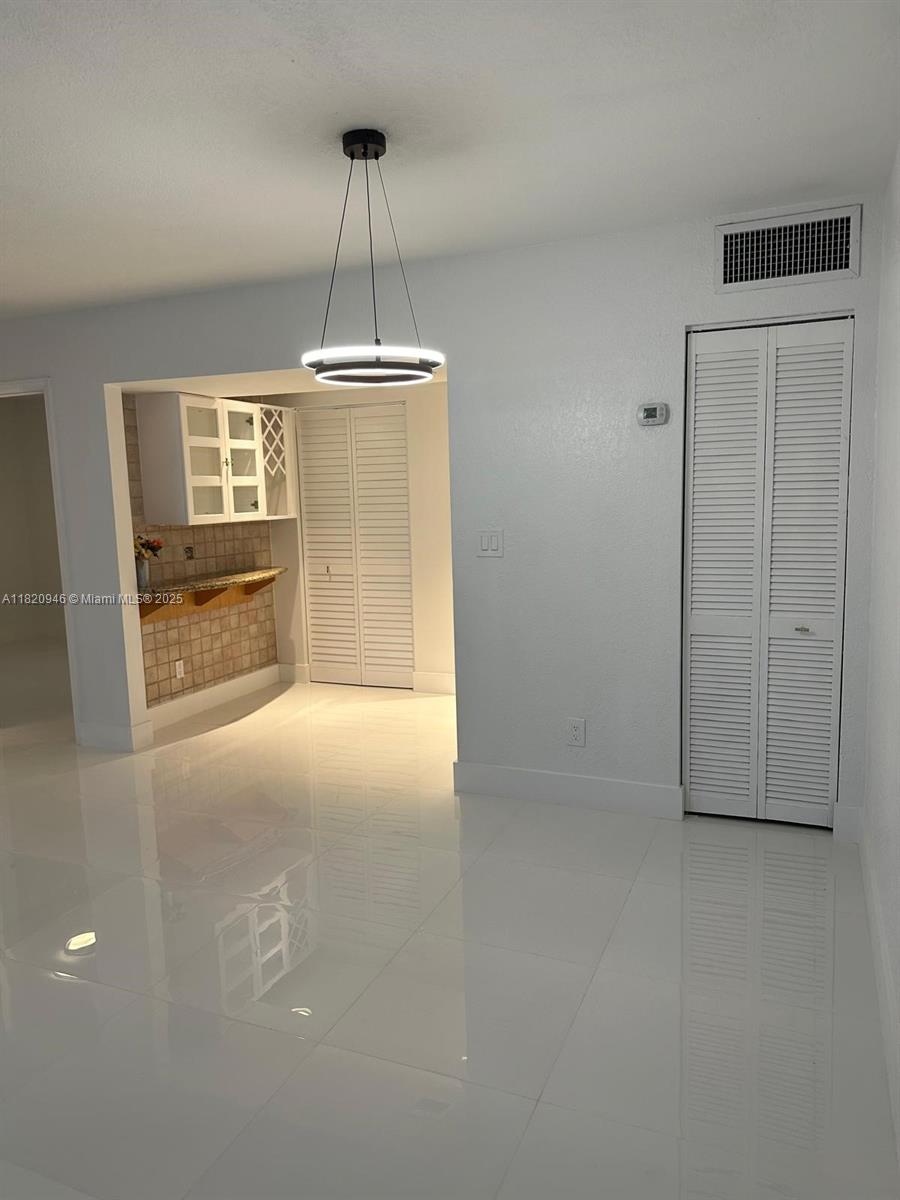 SNAPPER CREEK TOWNHOUSES - Residential
