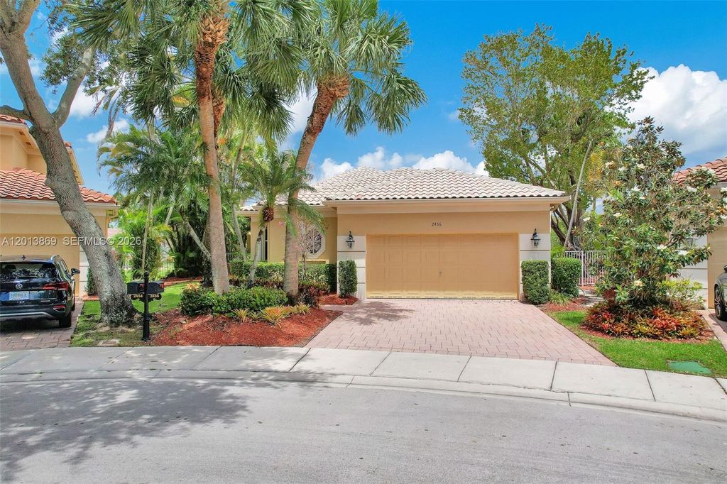 Photo of 2456 Bay Isle Ct, Weston, FL 33327 (MLS # A12013869)