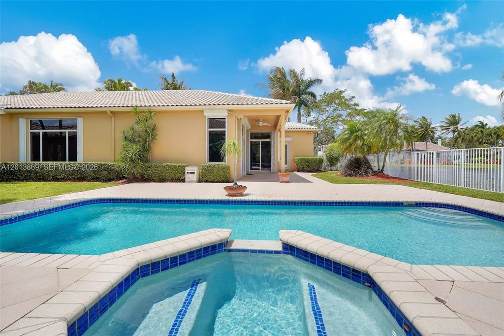 Photo of 2456 Bay Isle Ct, Weston, FL 33327 (MLS # A12013869)