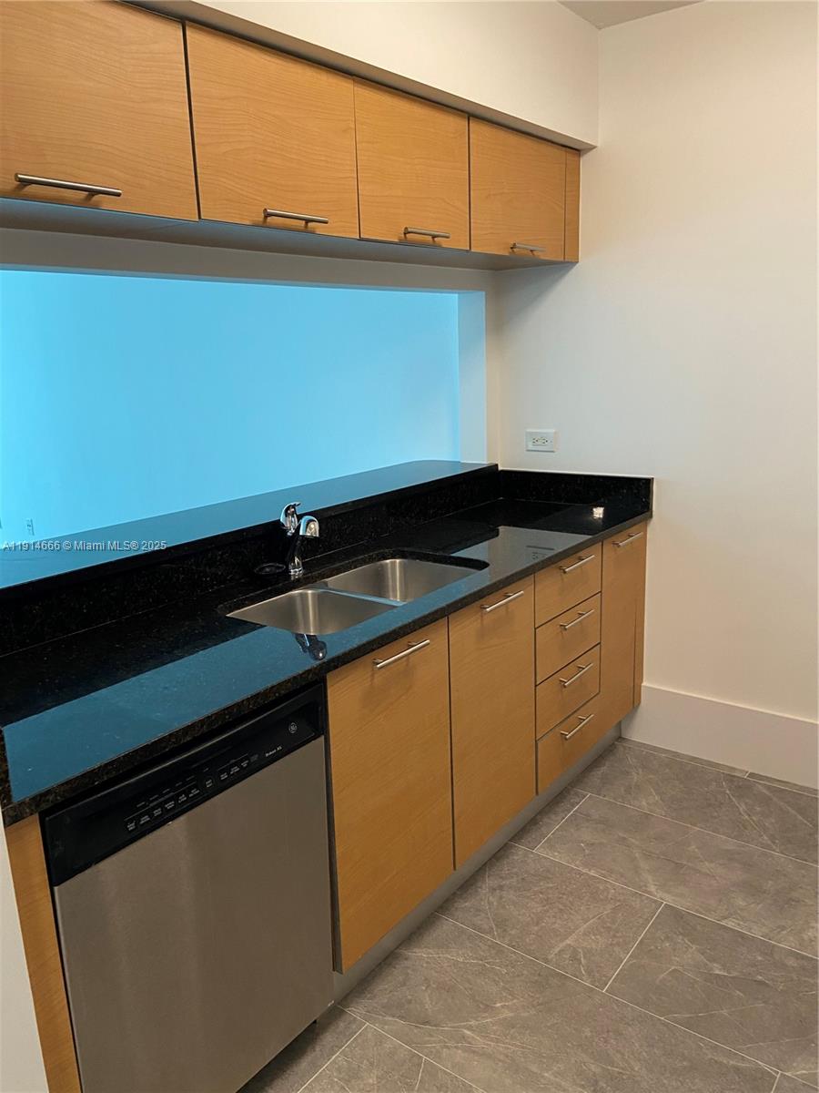 BRICKELL ON THE RIVER N T - Residential Lease