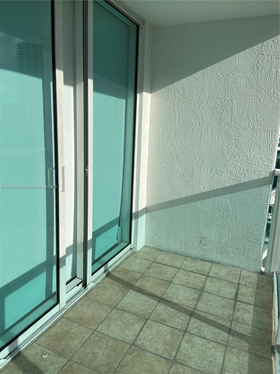 BRICKELL ON THE RIVER N T - Residential Lease