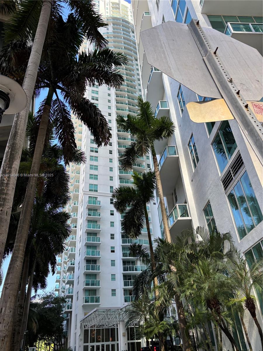 BRICKELL ON THE RIVER N T - Residential Lease
