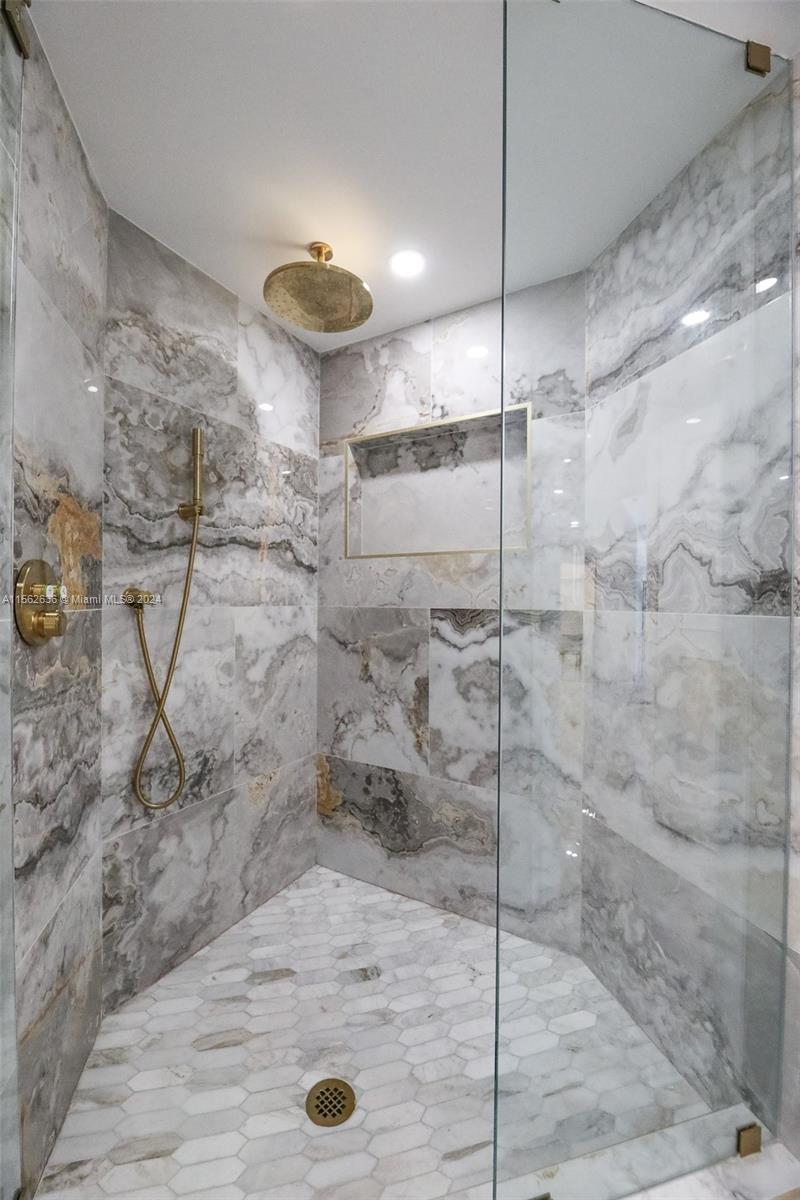 OCEANIA I CONDO - Residential