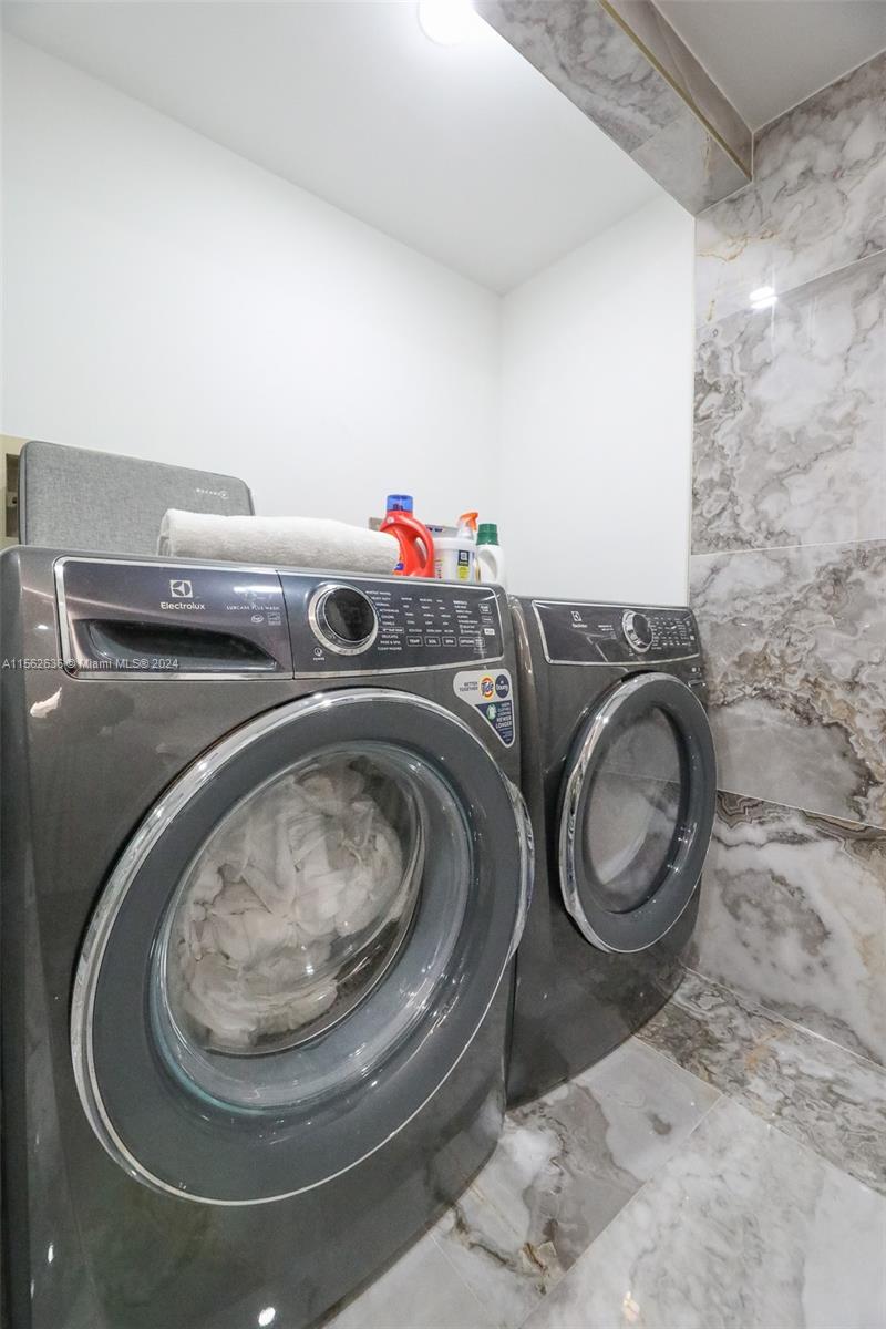 OCEANIA I CONDO - Residential