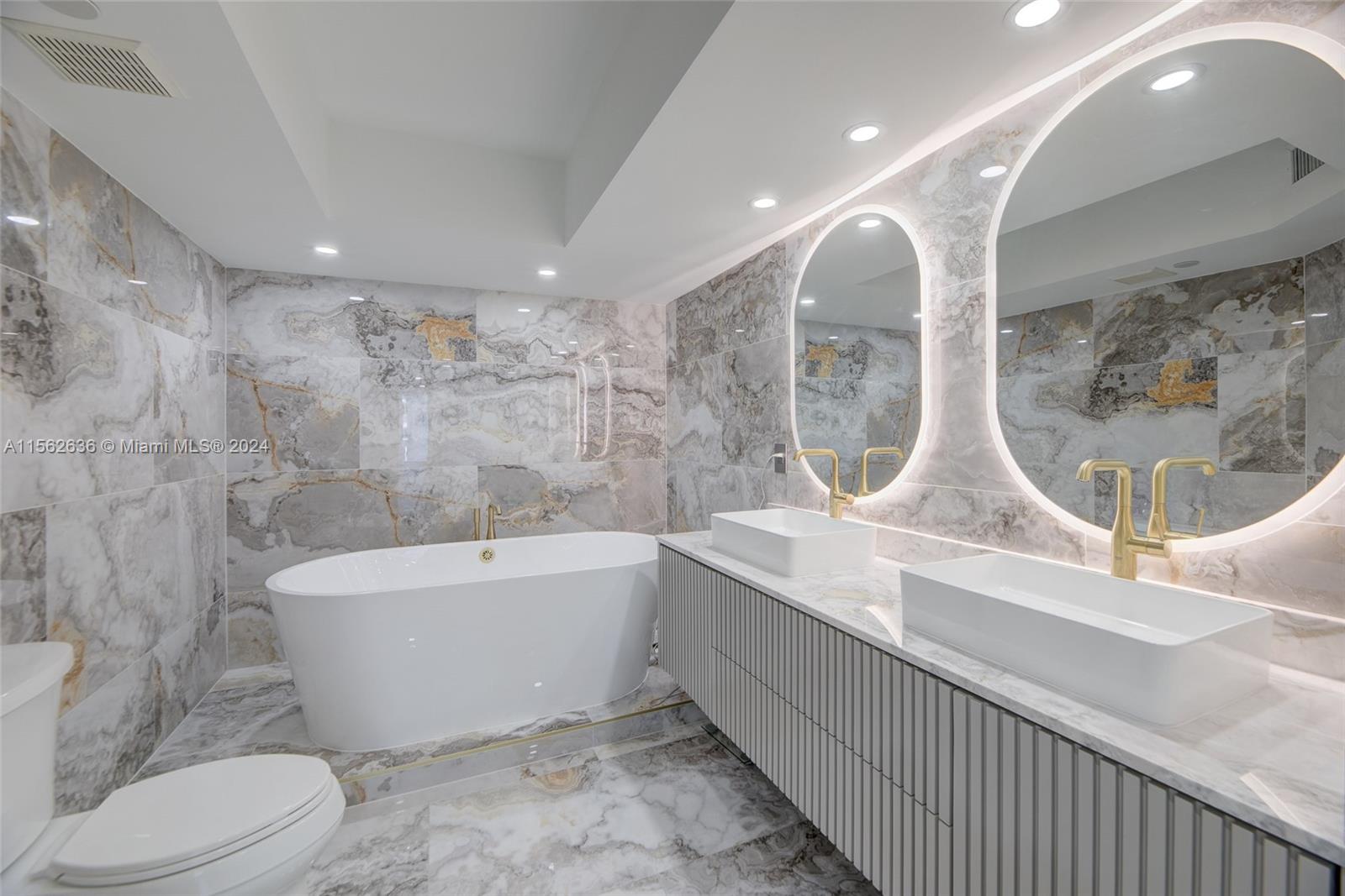 OCEANIA I CONDO - Residential