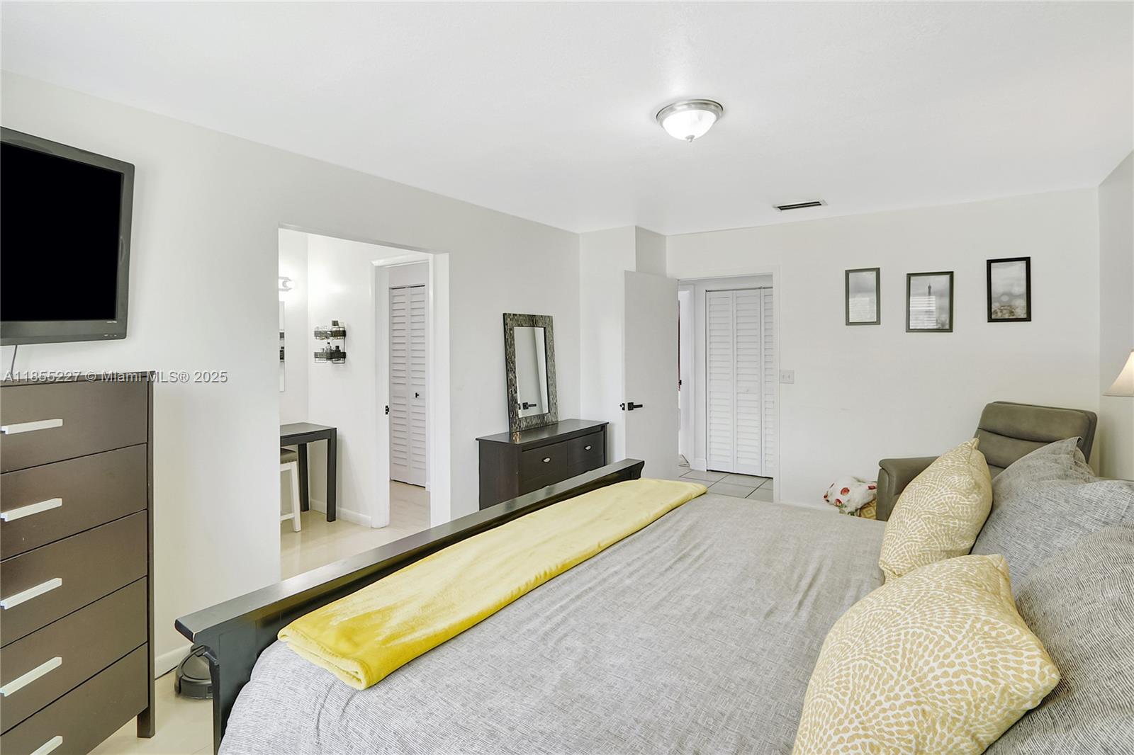 MEADOW WOOD MANOR SEC 5 - Residential