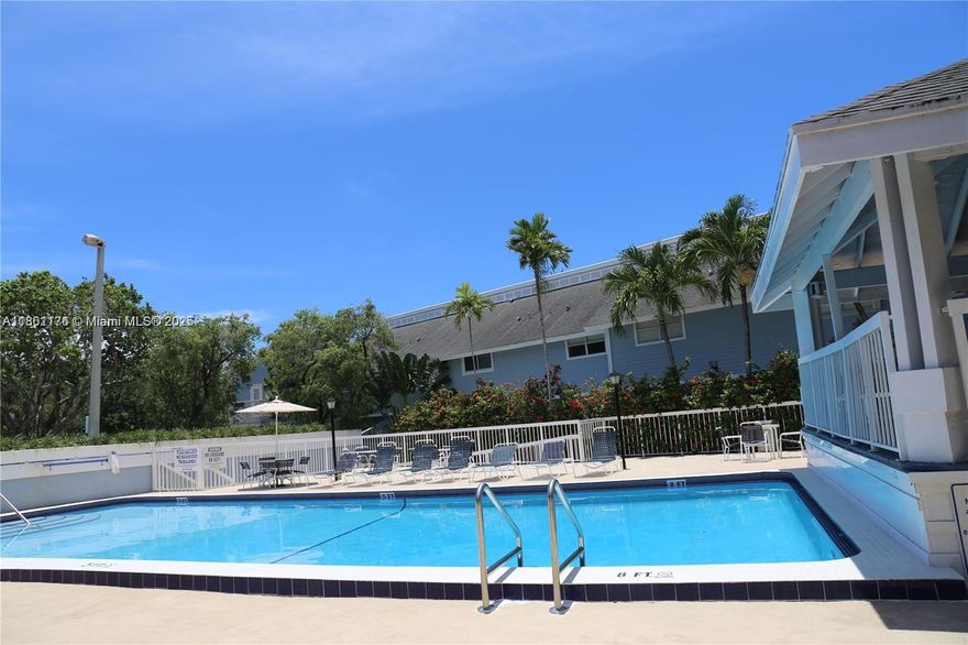REDUCED !!!!!!! great townhouse with 2 bedrooms and 2  COMPLETE , baths, nice patio perfect for outdoor dining, close to everything