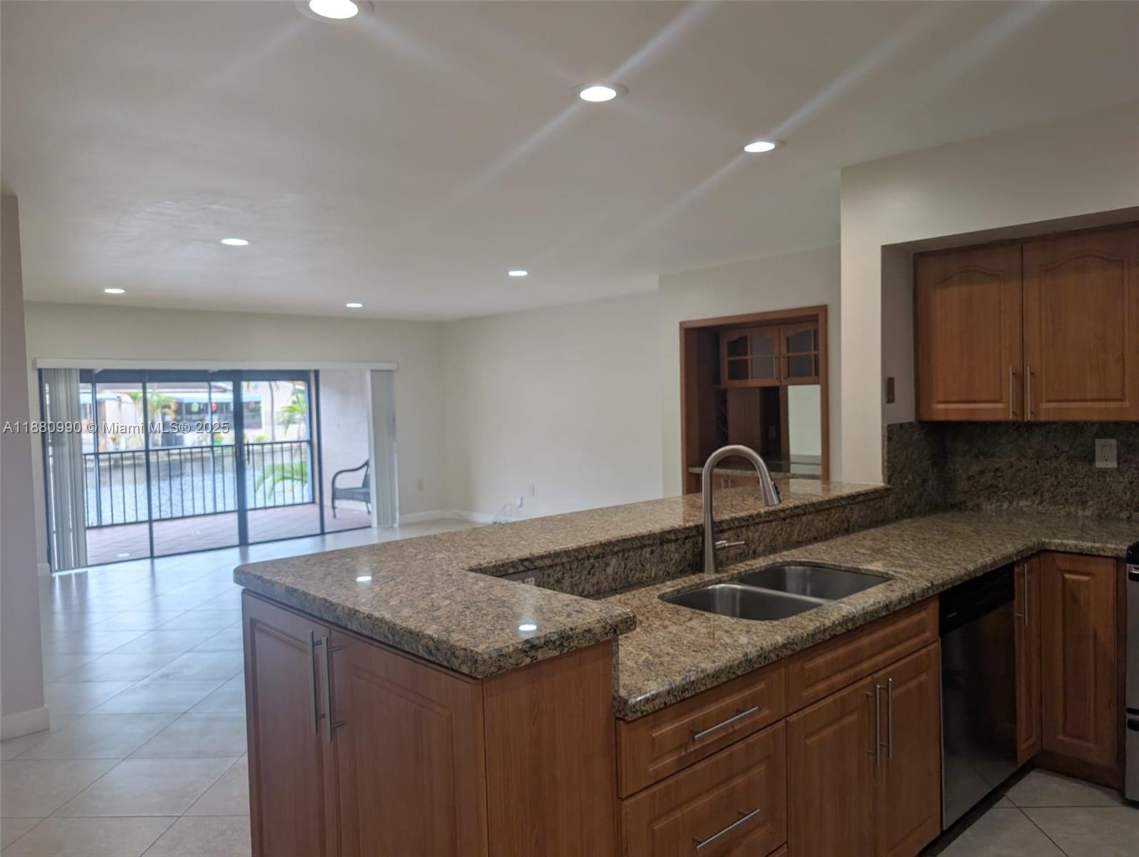 MIAMI LAKES - LAKE SANDRA - Residential Lease