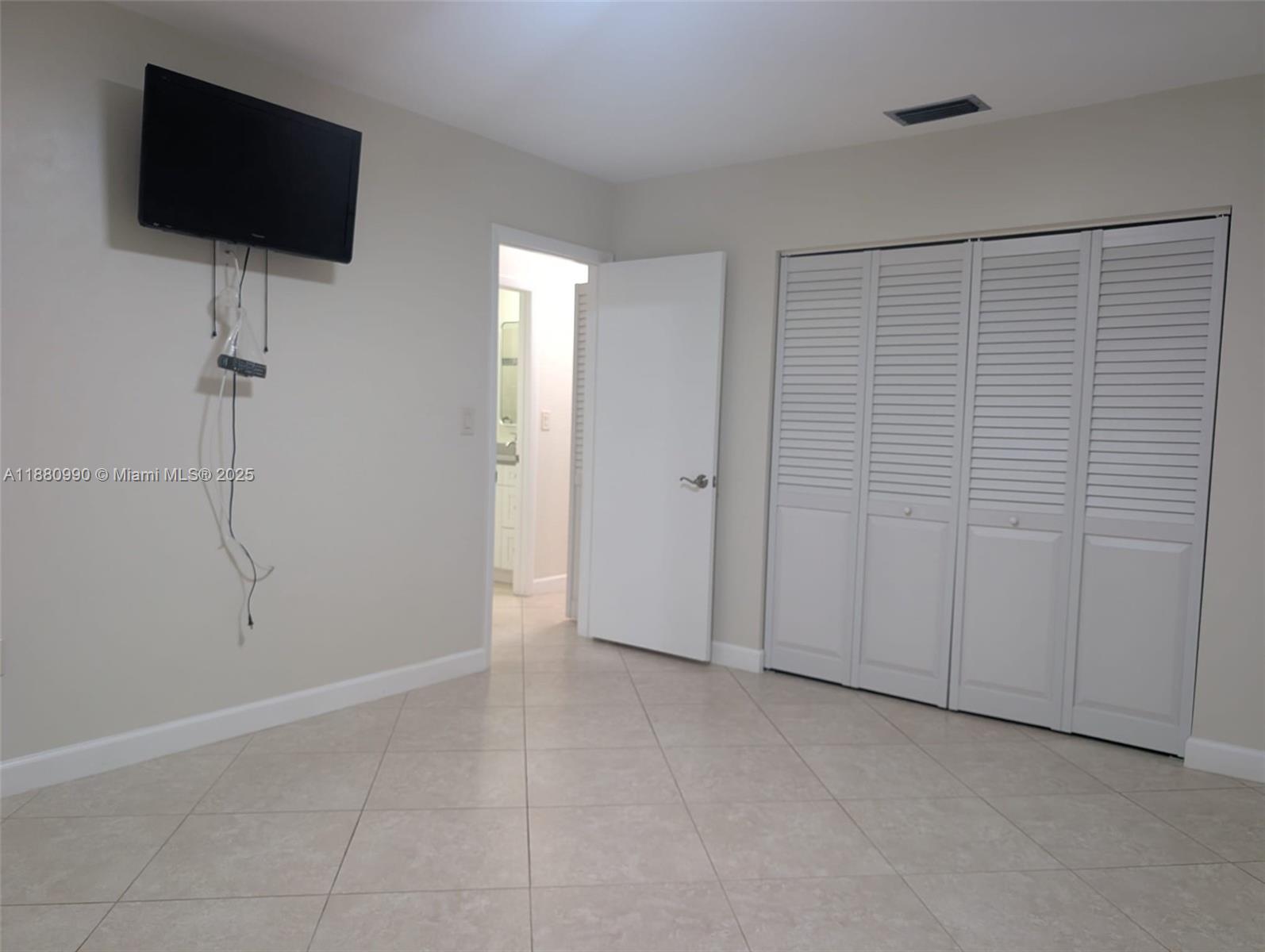 MIAMI LAKES - LAKE SANDRA - Residential Lease
