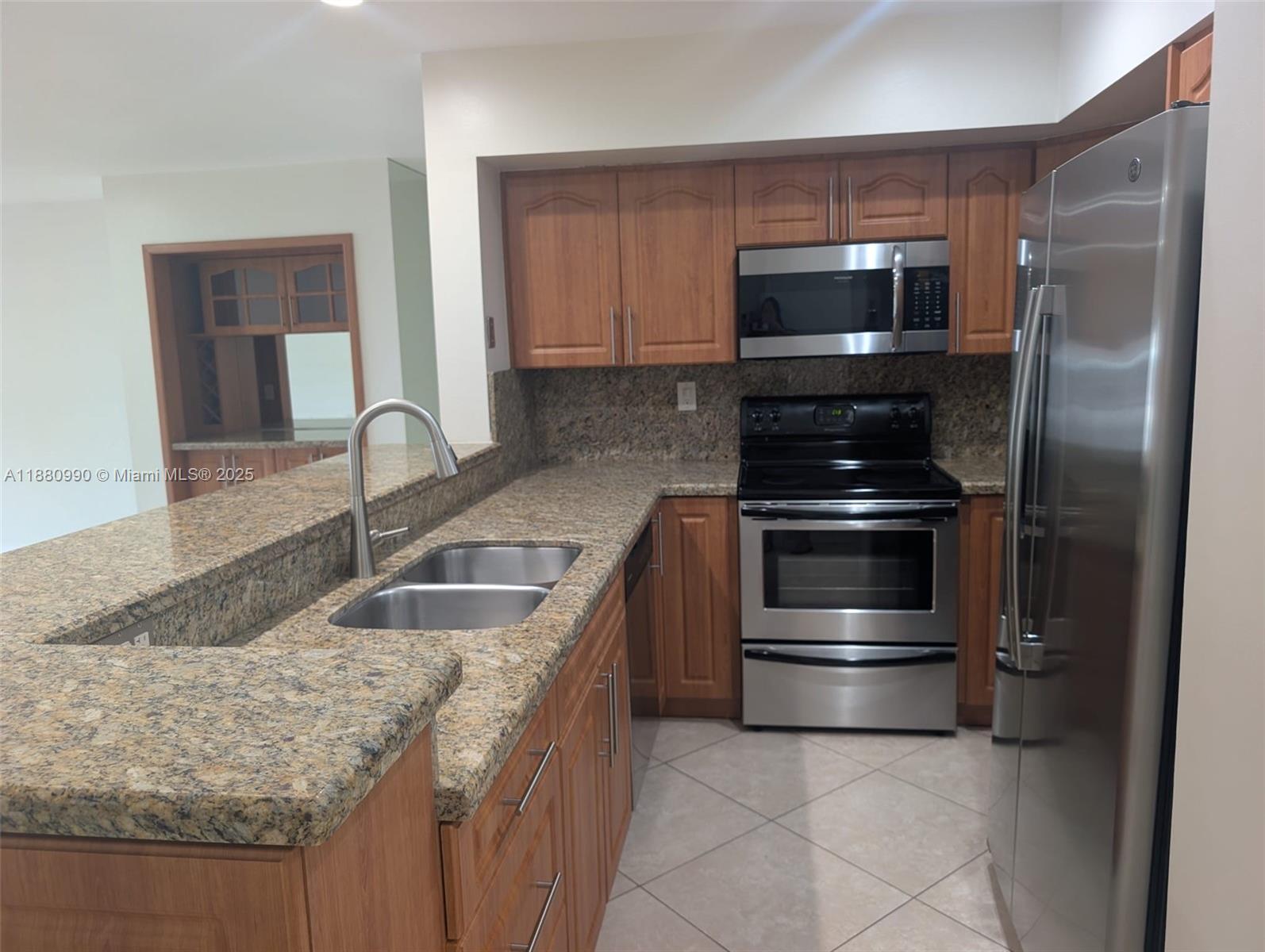 MIAMI LAKES - LAKE SANDRA - Residential Lease