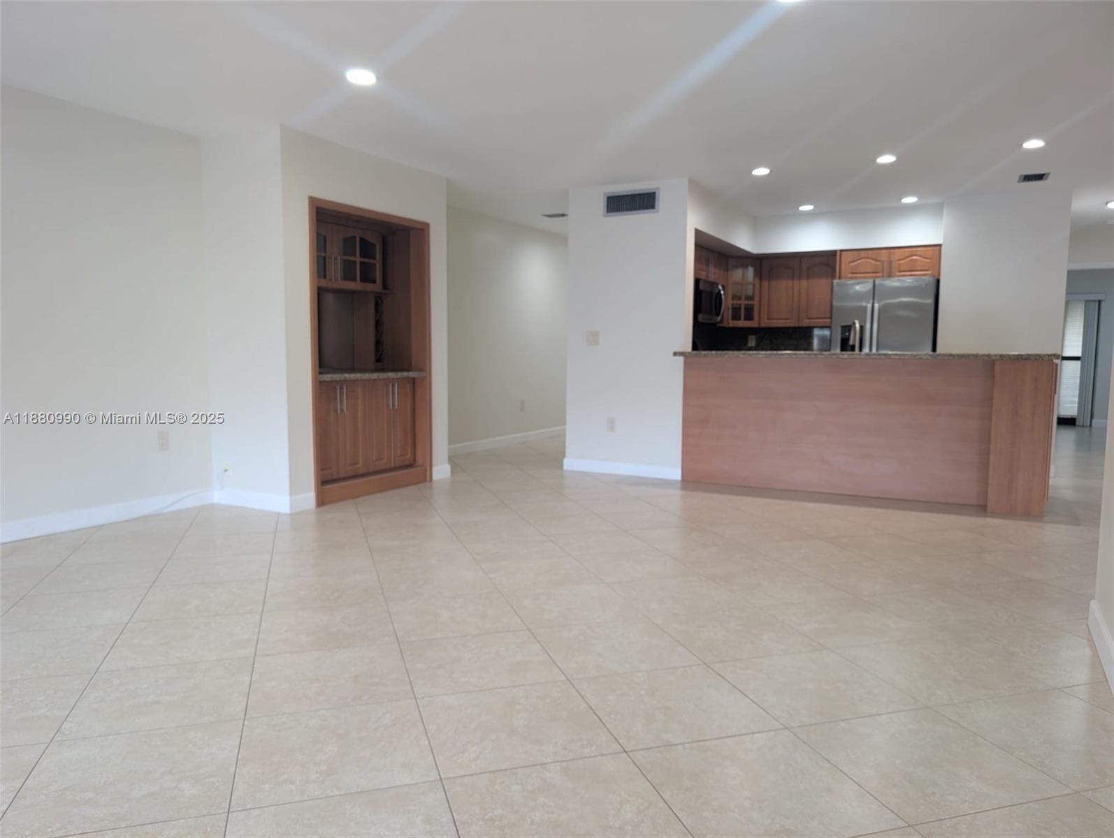 MIAMI LAKES - LAKE SANDRA - Residential Lease